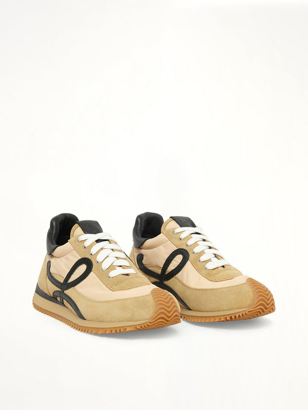Flow Runner 2.0 in Gold/Black Front View | LOEWE