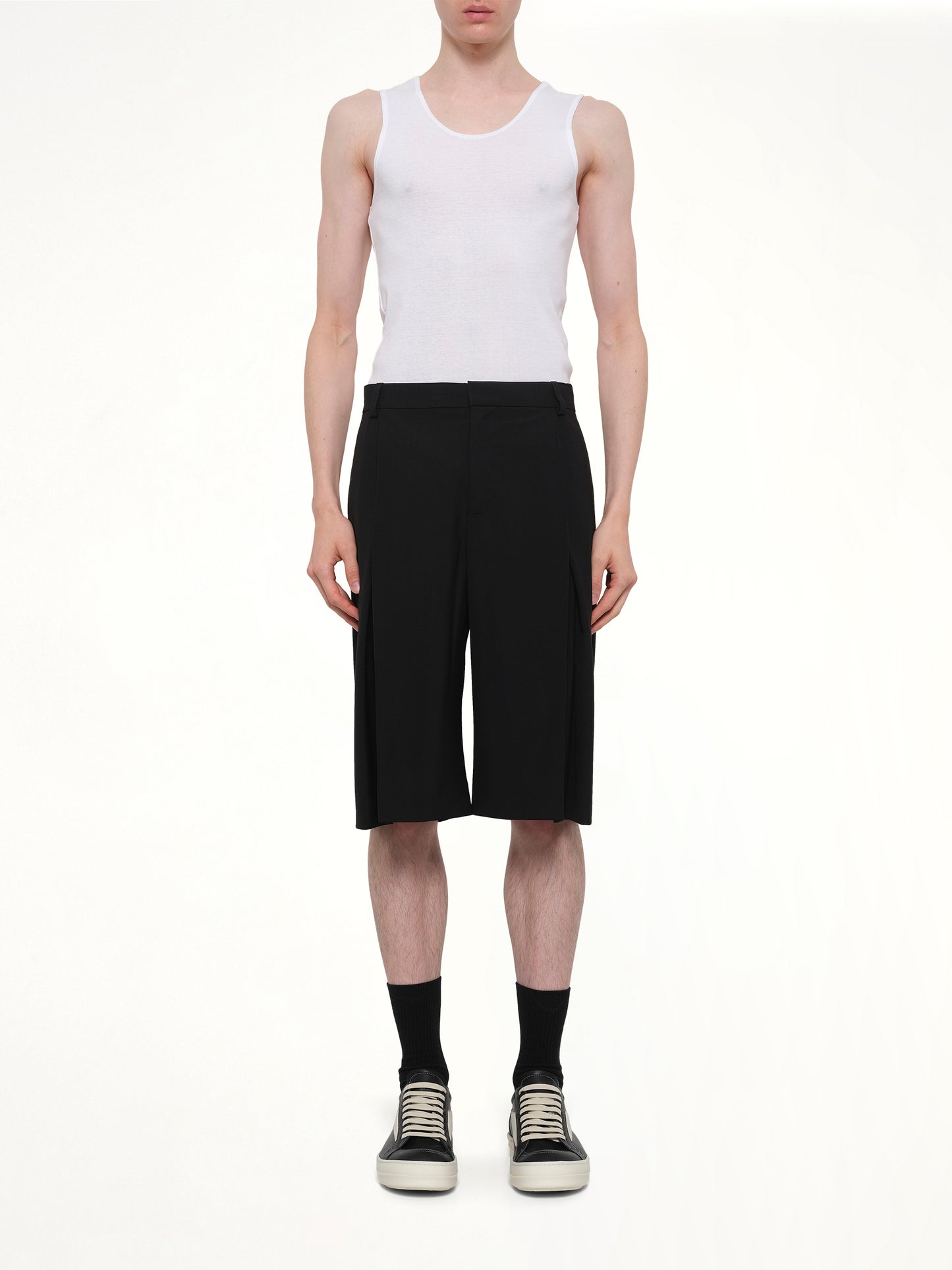 Pleated Baggy Shorts in Black