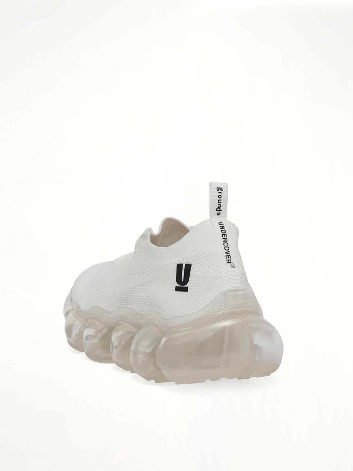 화이트 UC x 그라운즈 스니커즈