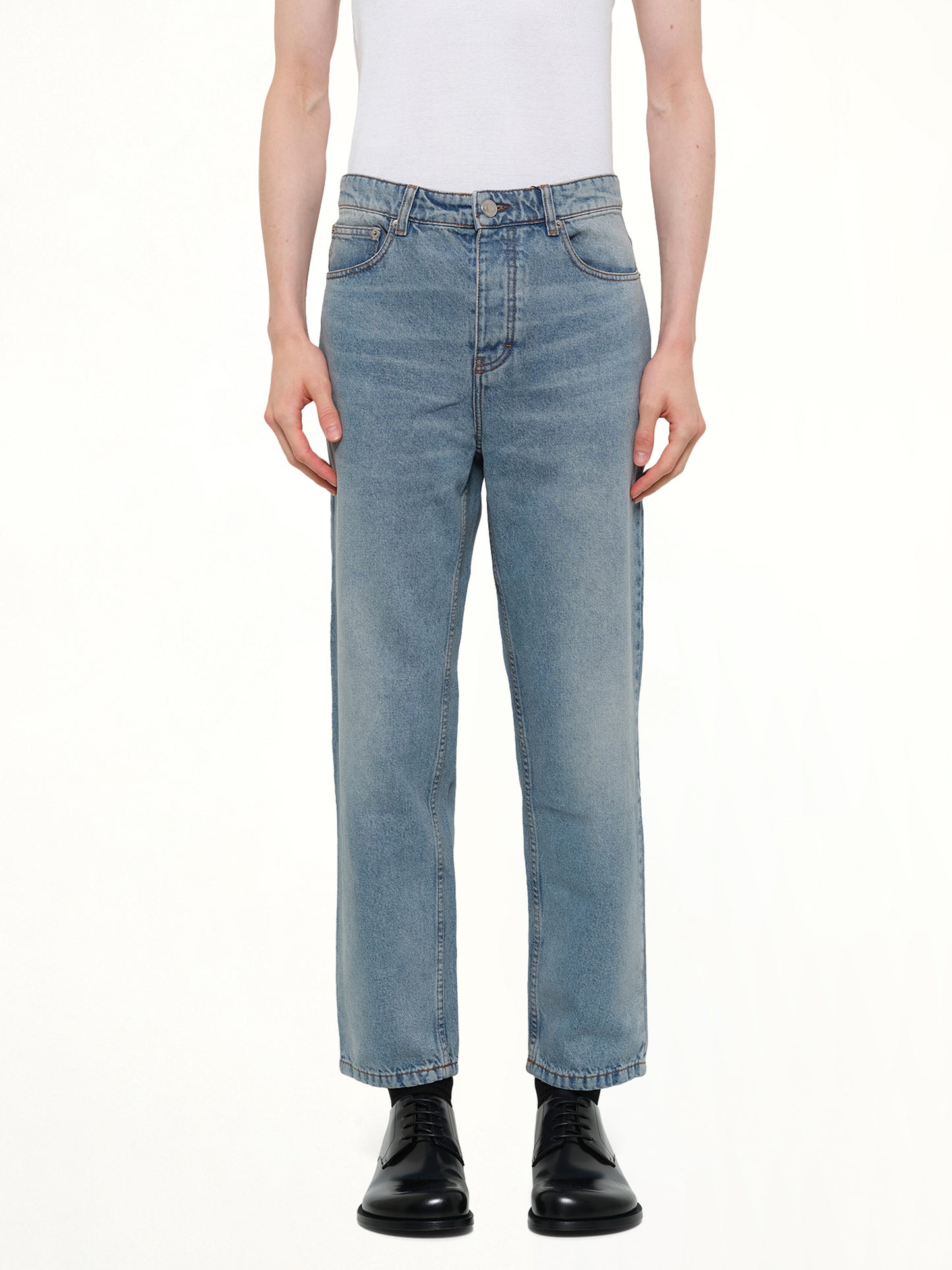 Tapered Fit Jeans in Blue