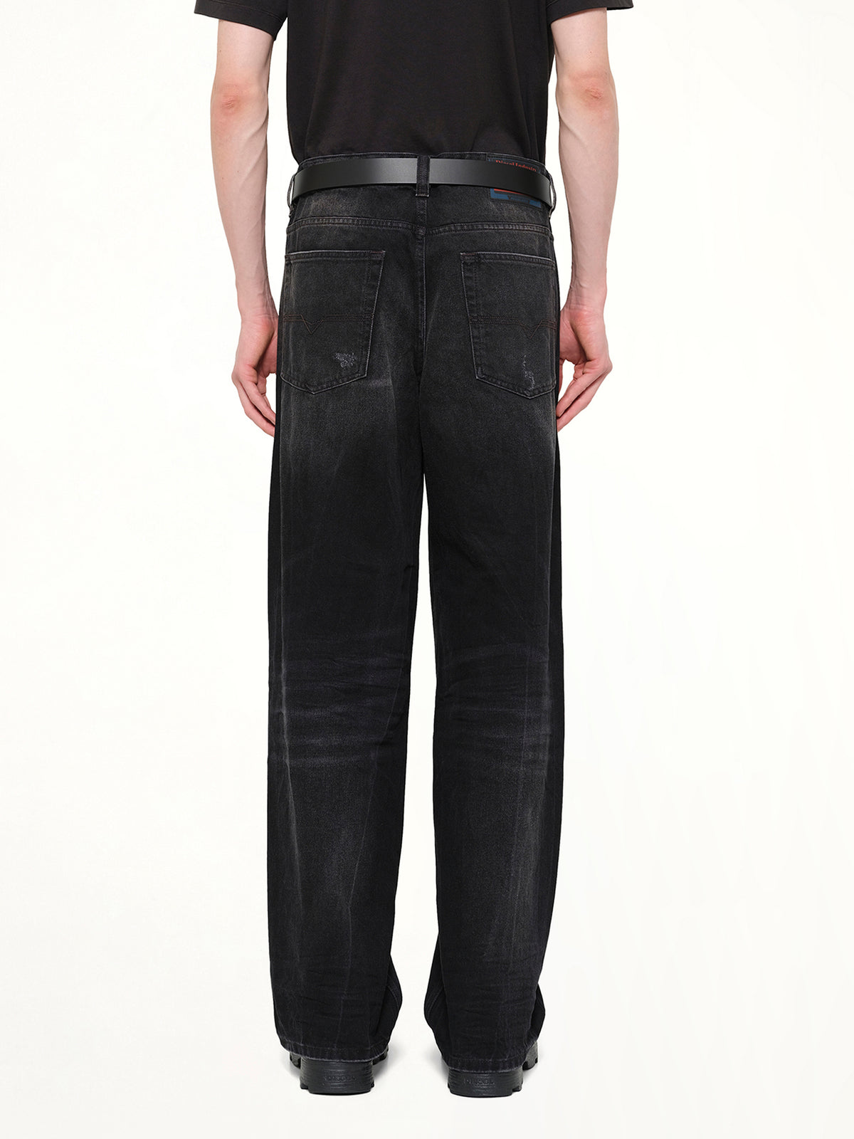 2001 D-MACRO Relaxed Jeans in Washed Black