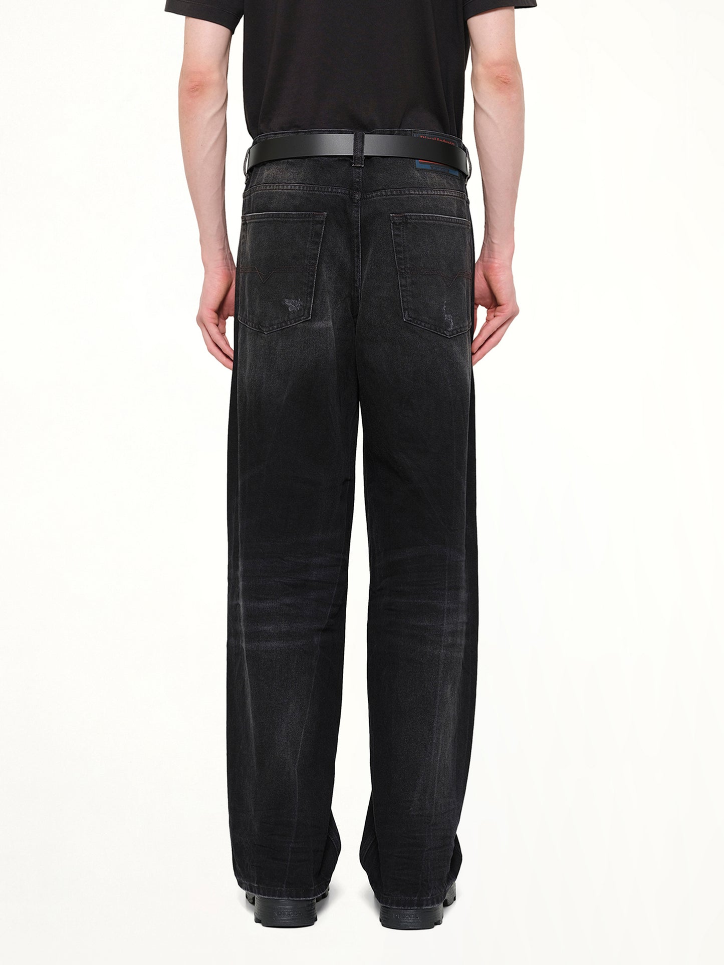 2001 D-MACRO Relaxed Jeans in Washed Black