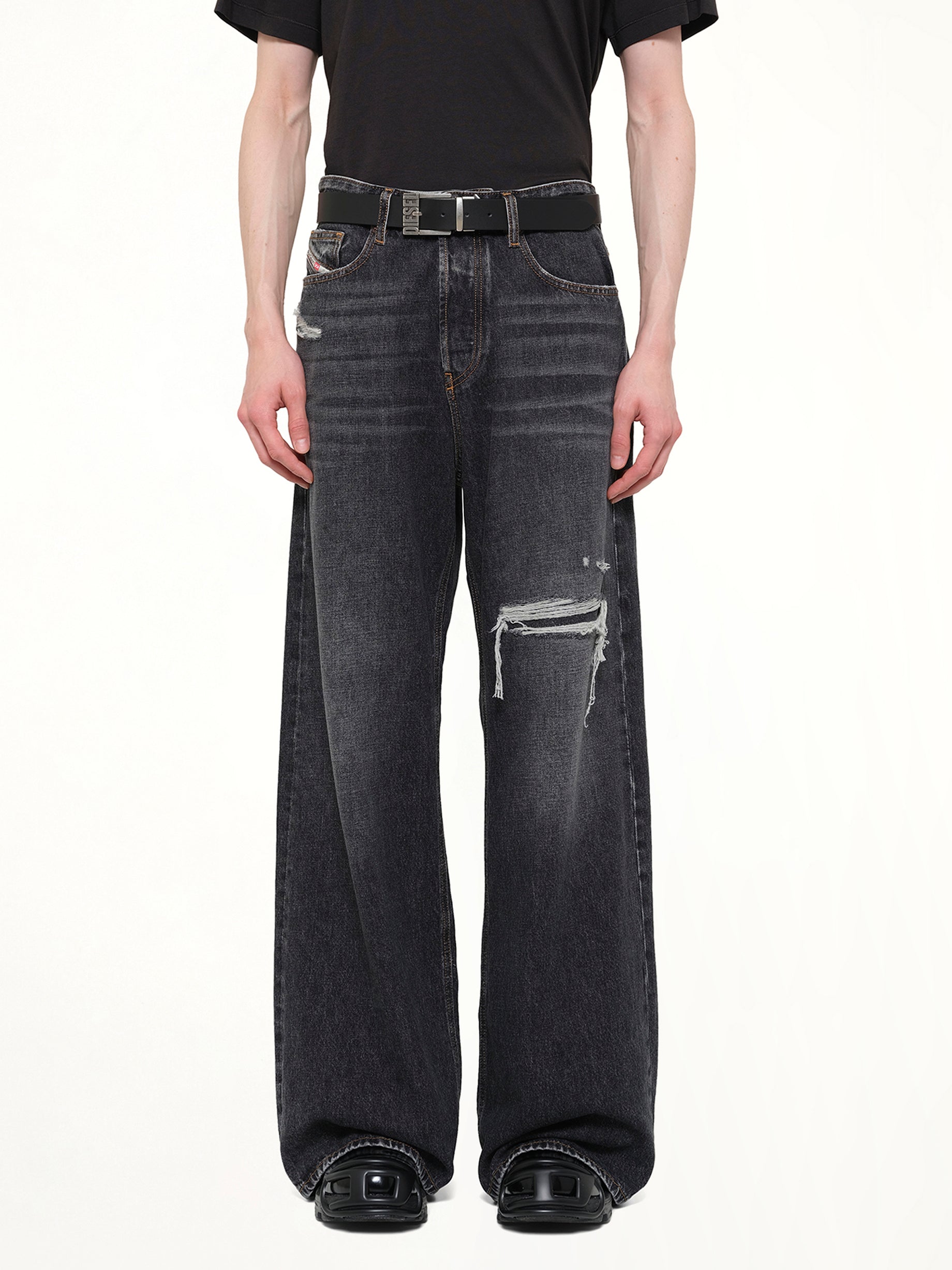 D-RISE Distressed Jeans in Grey