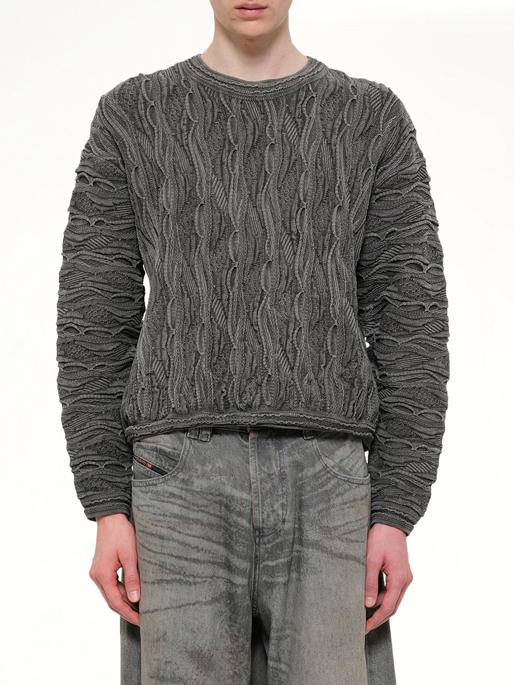 Air Yarn Regulator Knit Pullover in Charcoal