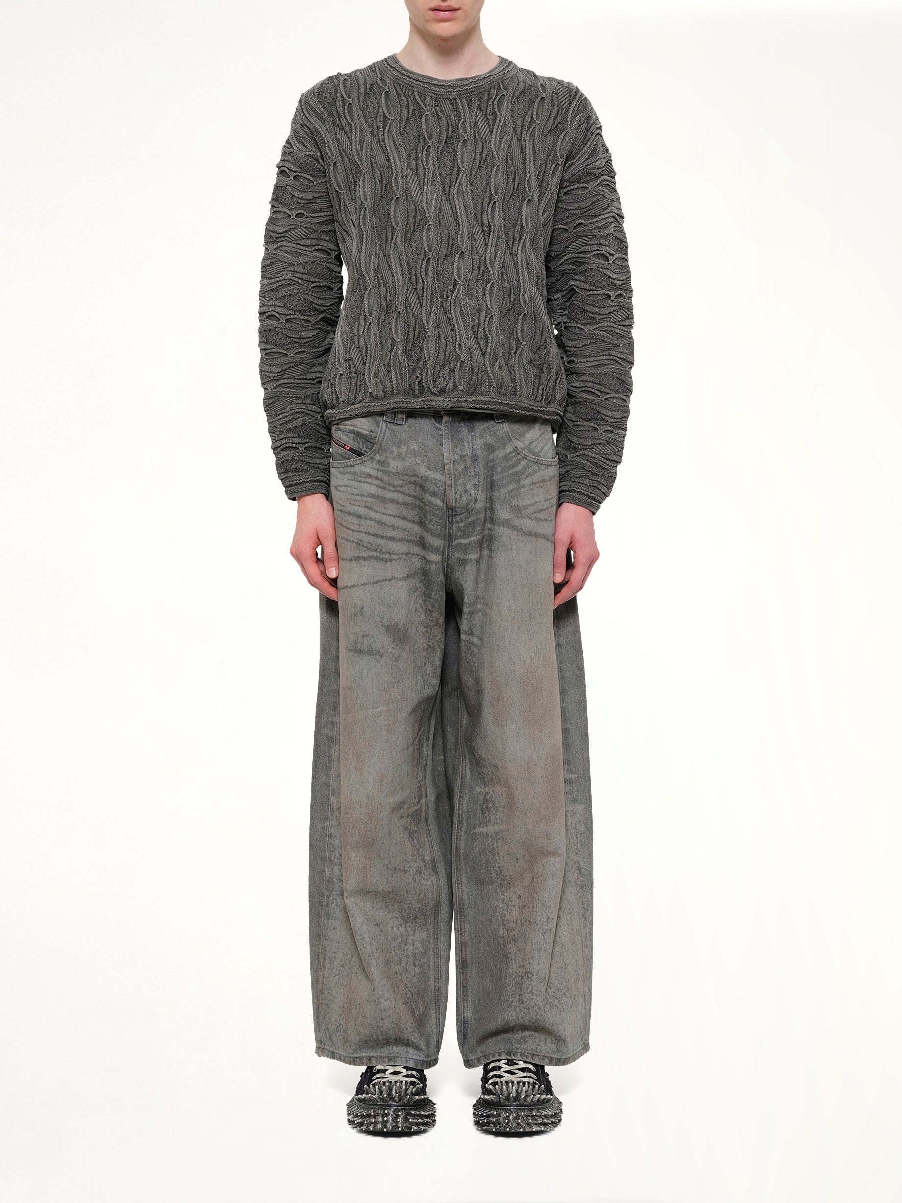 Air Yarn Regulator Knit Pullover in Charcoal