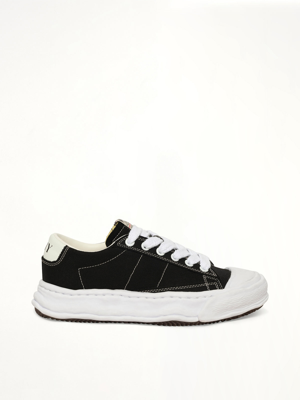 Jackson Canvas Low Top Sneakers in Black
