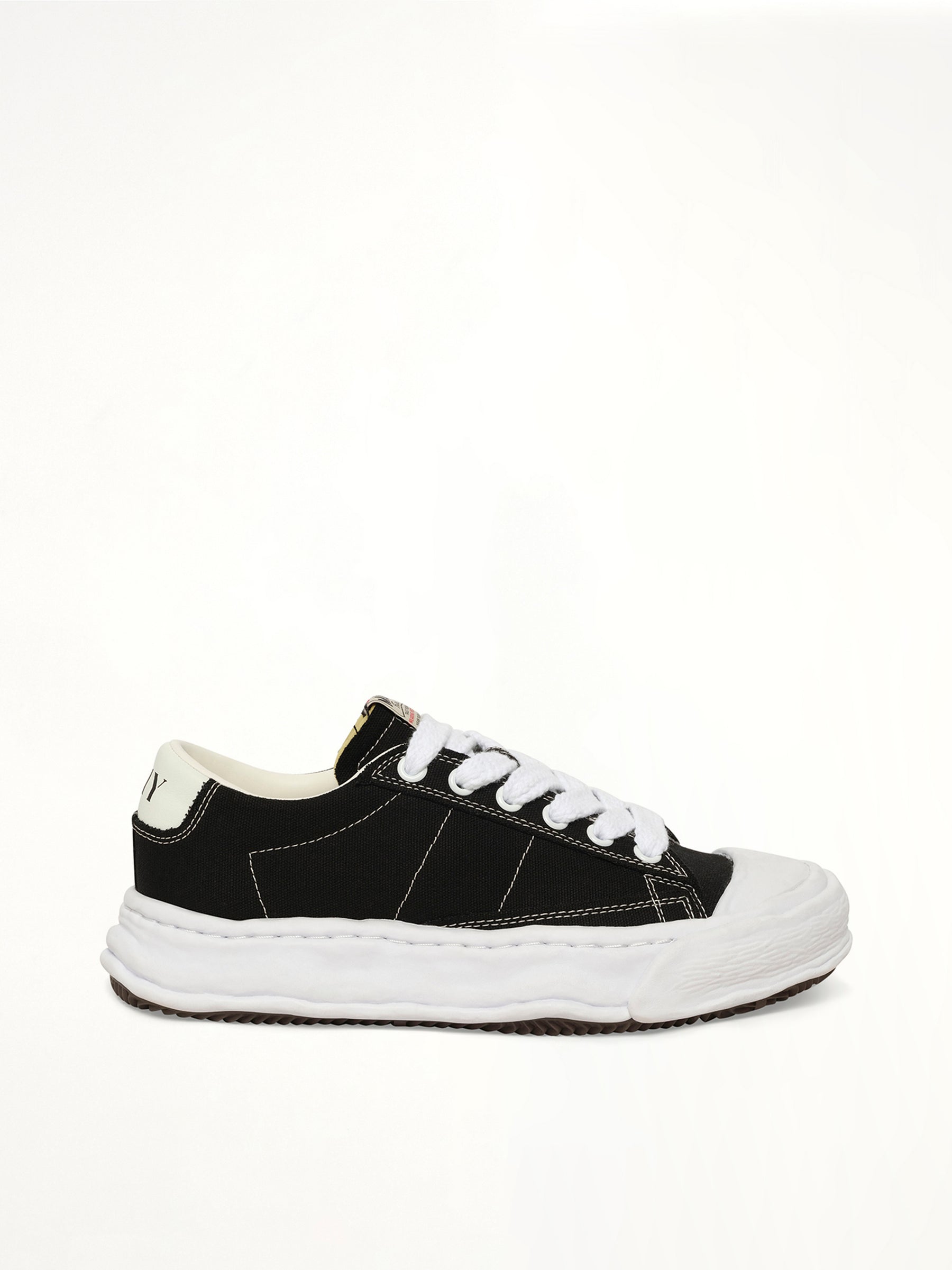 Jackson Canvas Low Top Sneakers in Black
