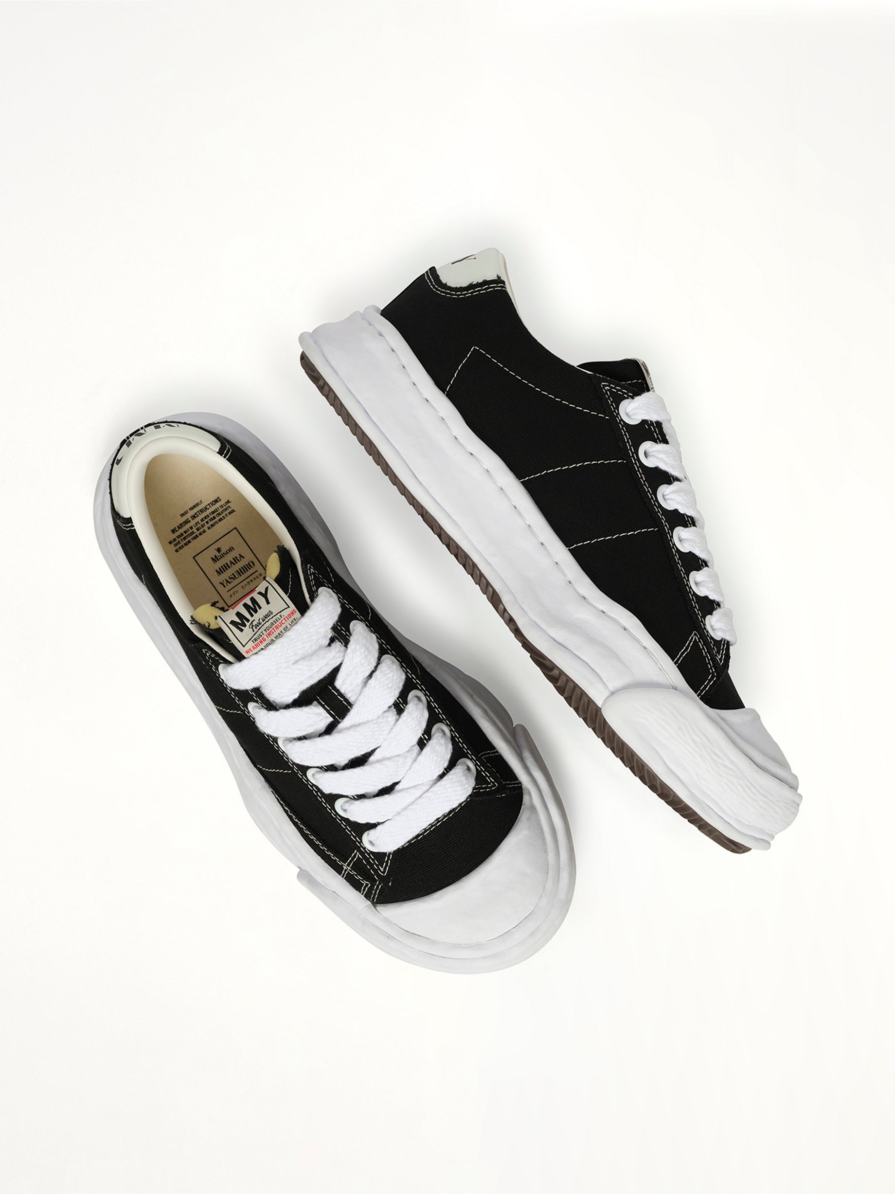 Jackson Canvas Low Top Sneakers in Black