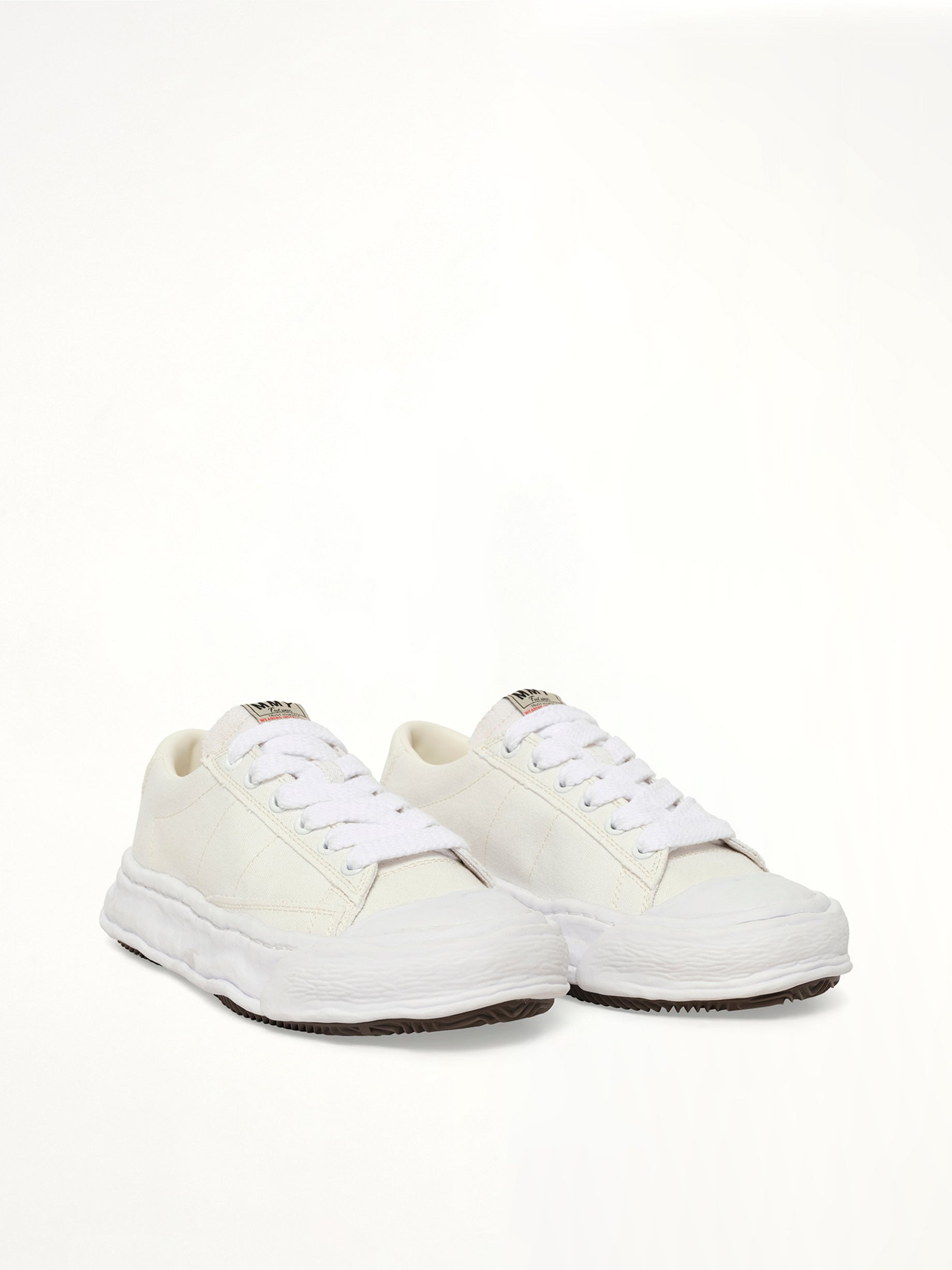 Jackson Canvas Low Top Sneakers in White