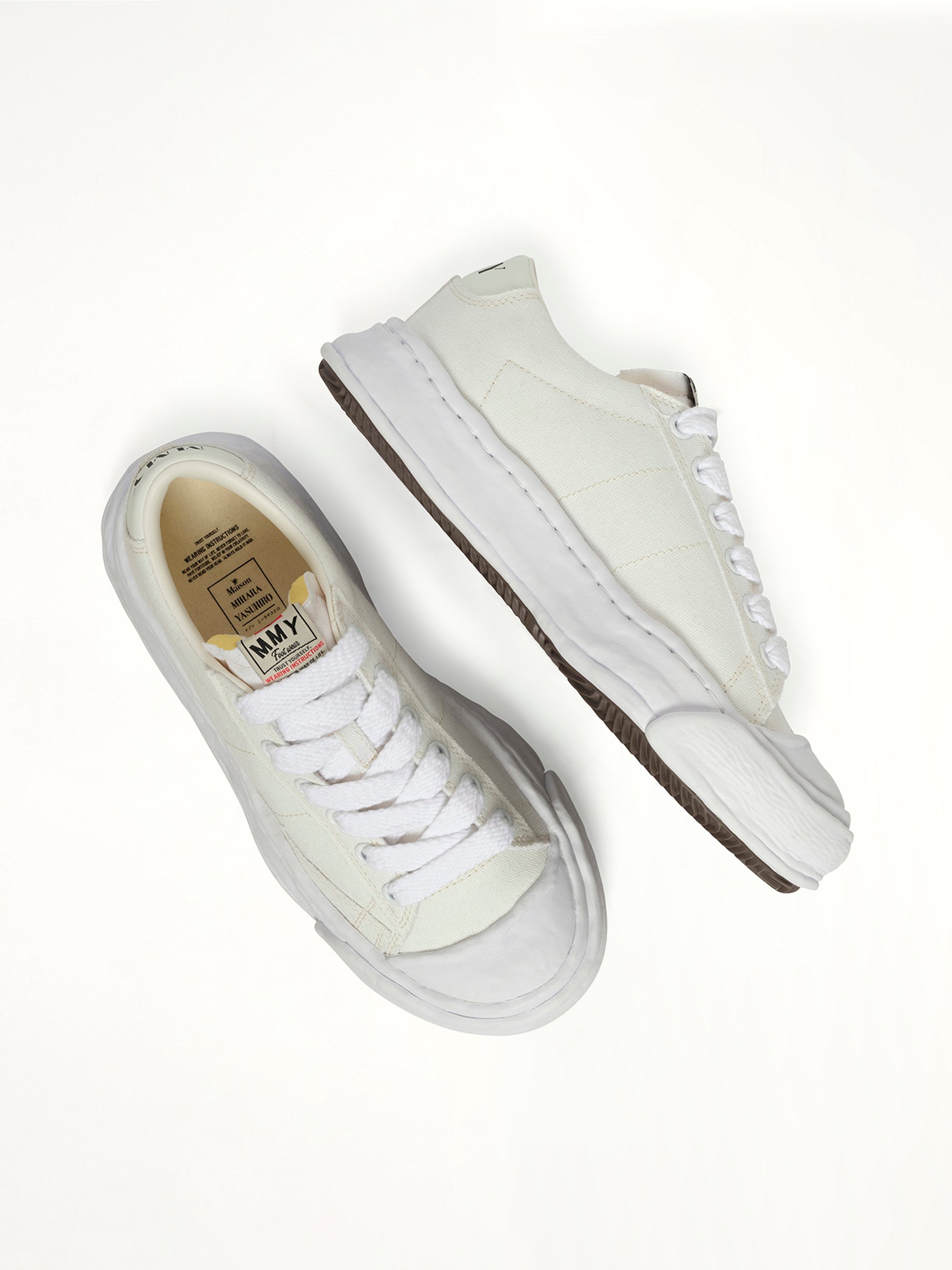 Jackson Canvas Low Top Sneakers in White