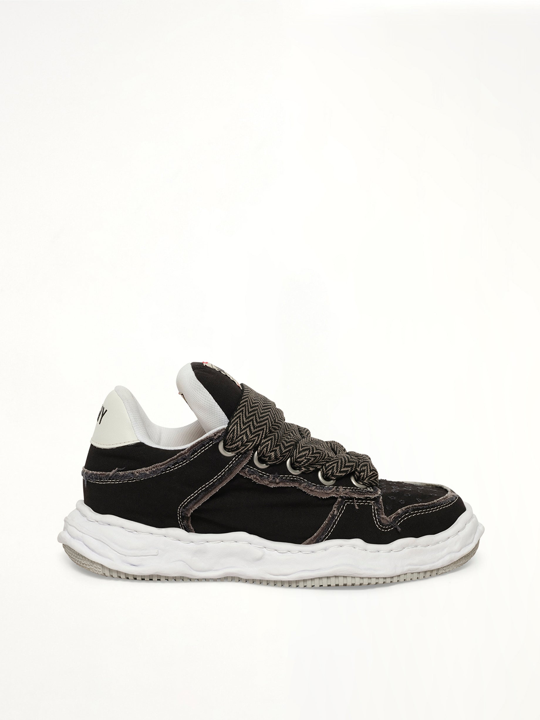 Wayne Puffer Patterned Lace Low Top Sneakers in Black