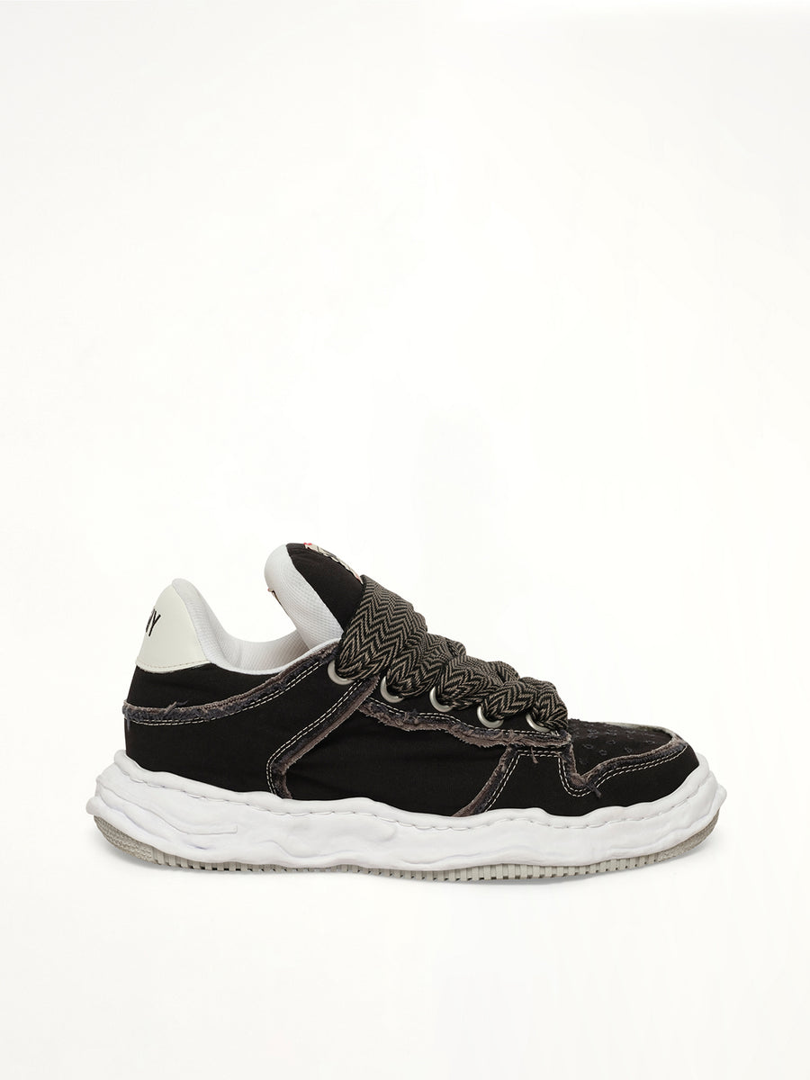 Wayne Puffer Patterned Lace Low Top Sneakers in Black