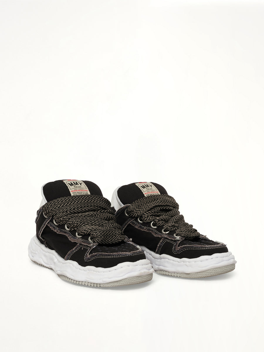 Wayne Puffer Patterned Lace Low Top Sneakers in Black