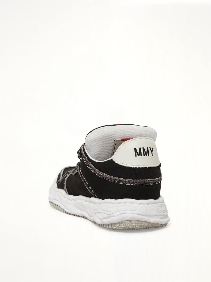 Wayne Puffer Patterned Lace Low Top Sneakers in Black