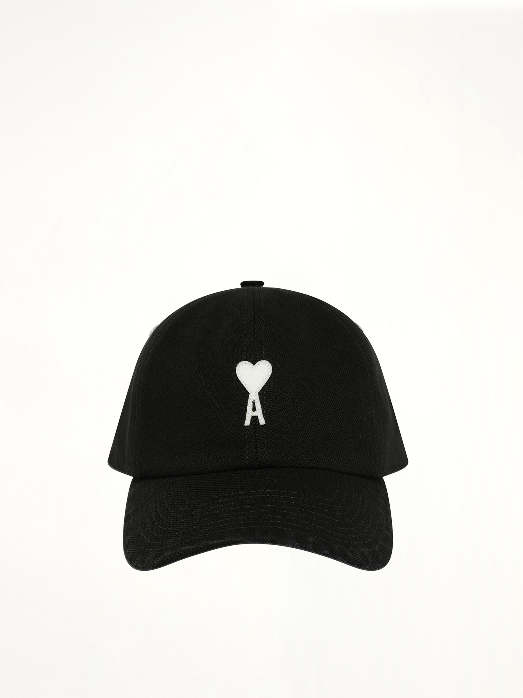 Ami De Coeur Felt Cap in Black