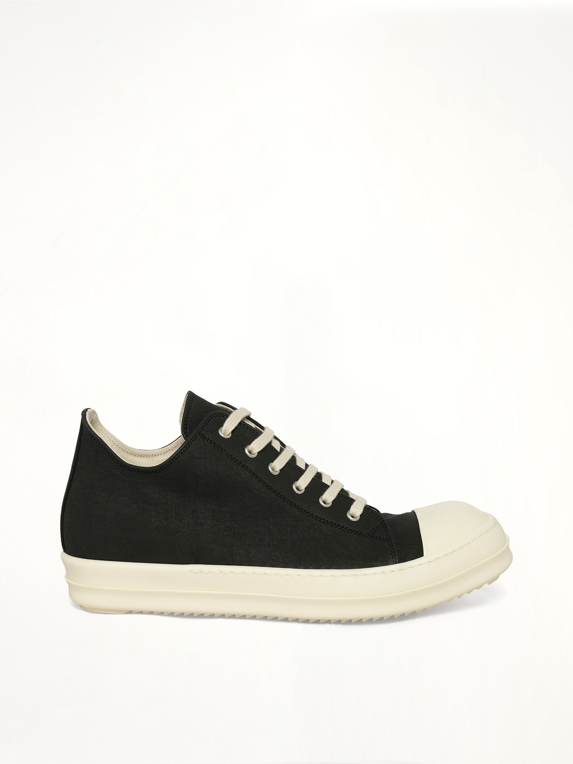 Low Sneaks in Black/Milk