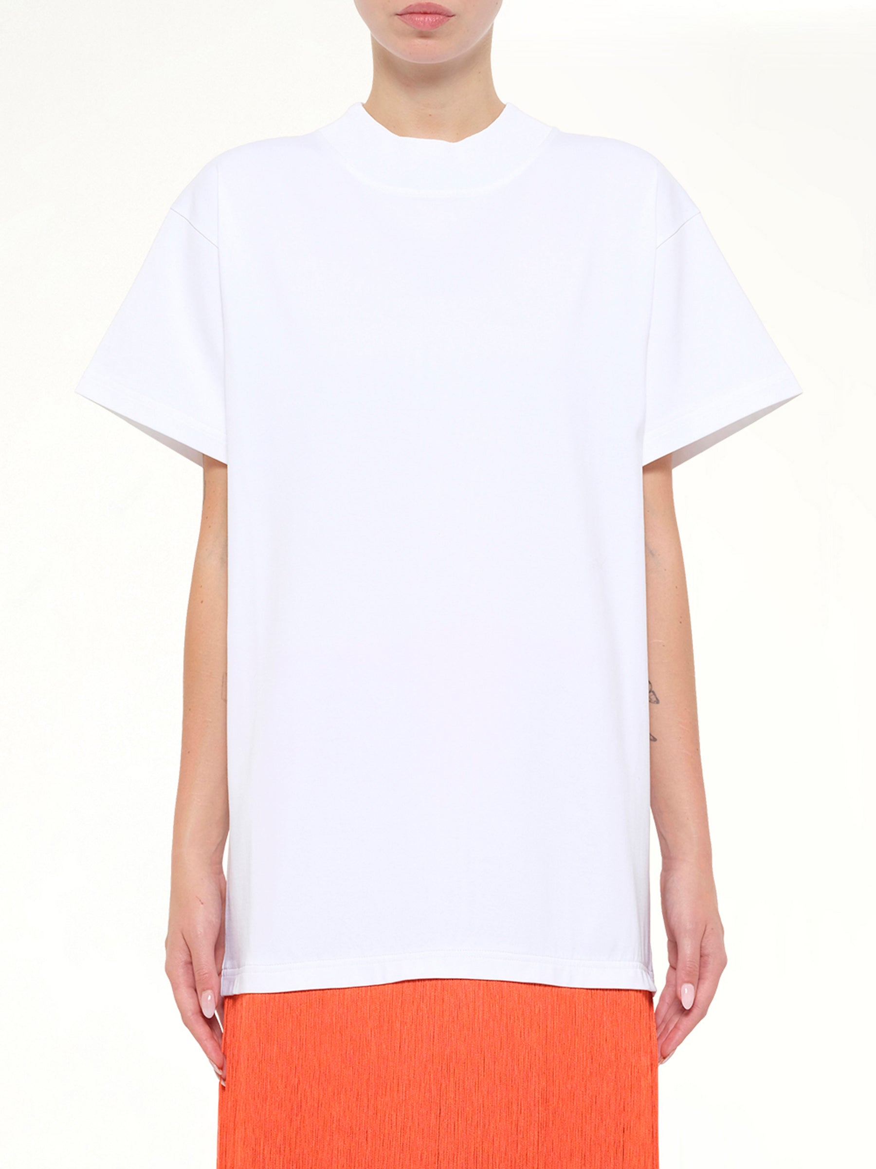 ホワイトのフリンジTシャツ