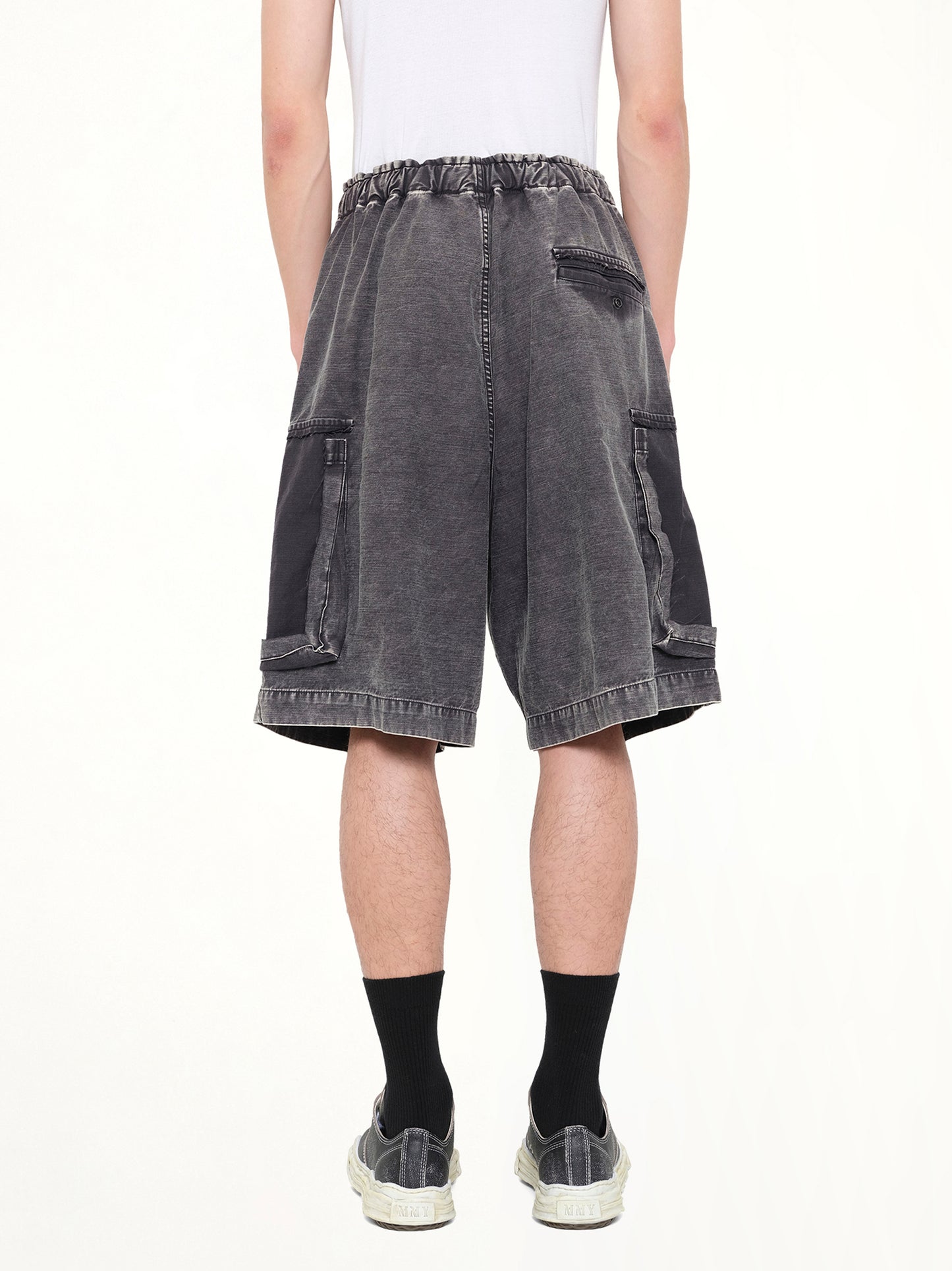 Damaged Cargo Short Pants in Black