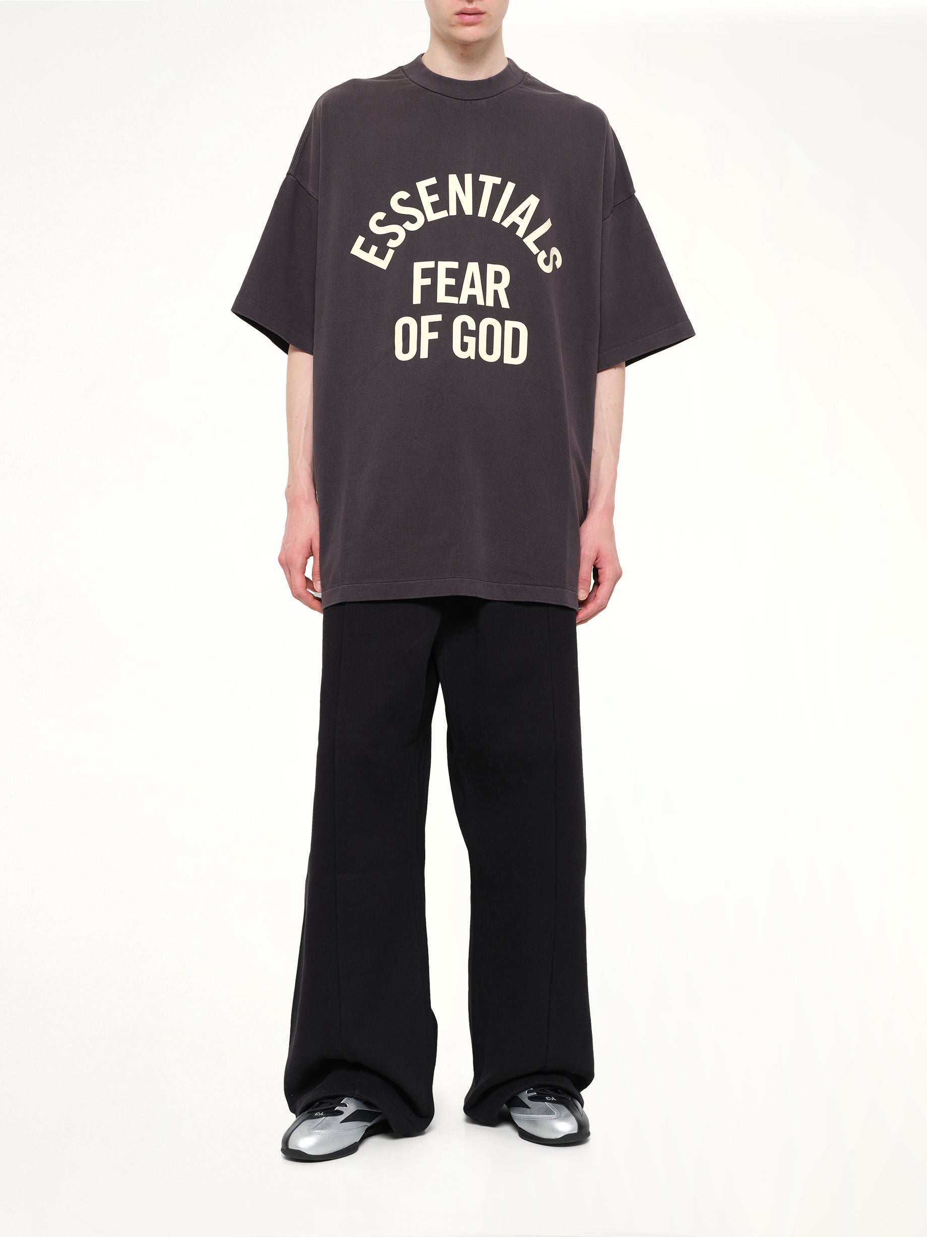 フェイデッドブラックのキャンパス90年代ショートスリーブTシャツ