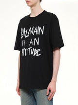ブラック/ホワイトのバルマンアティチュードTシャツバルキーフィット