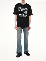 ブラック/ホワイトのバルマンアティチュードTシャツバルキーフィット