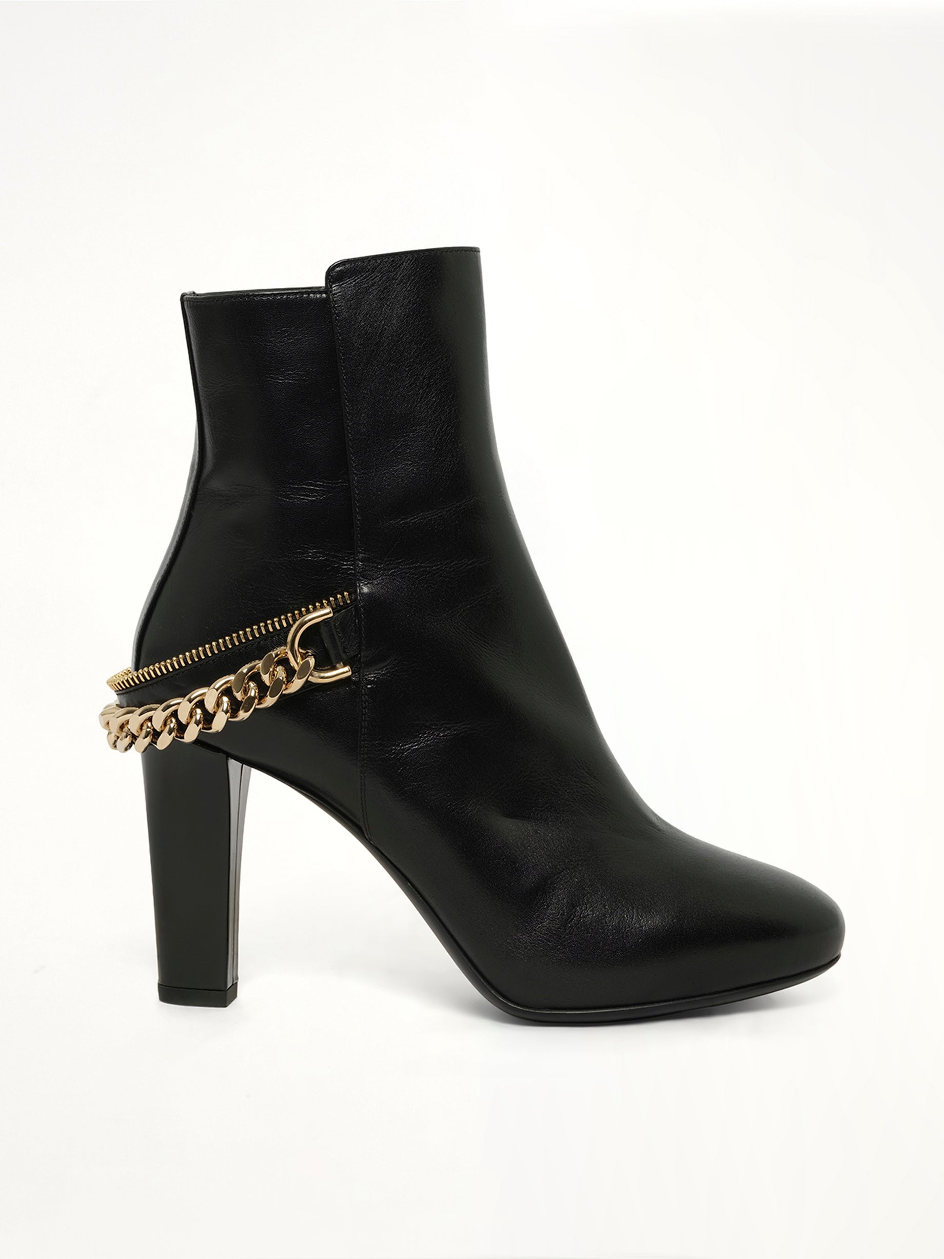 Boots W/ Chain in Black