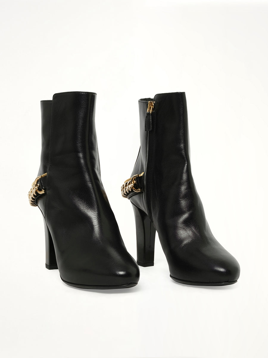 Boots W/ Chain in Black