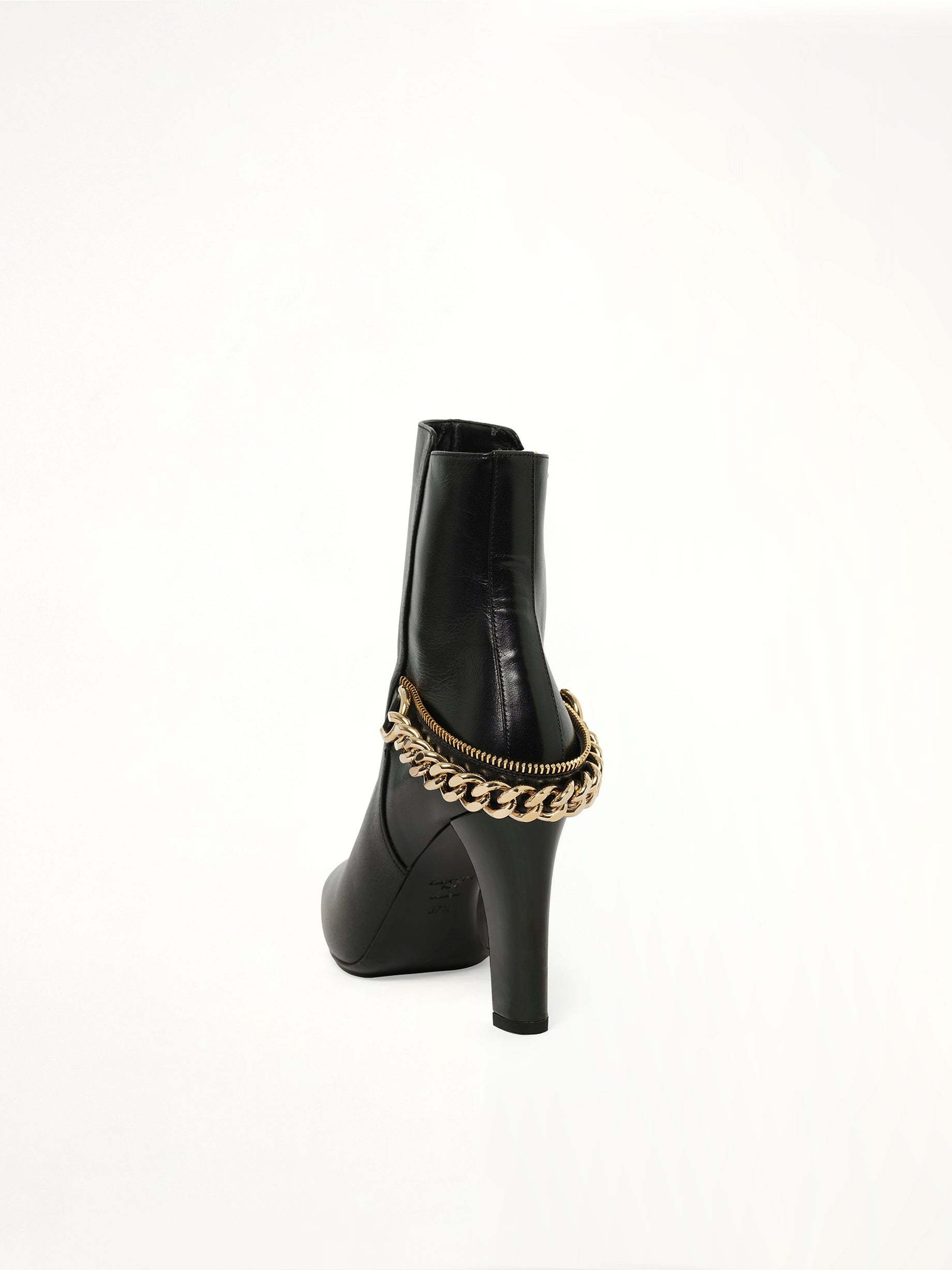 Boots W/ Chain in Black