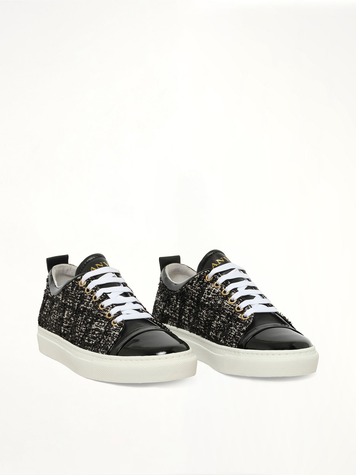 Low Sneaker in Black