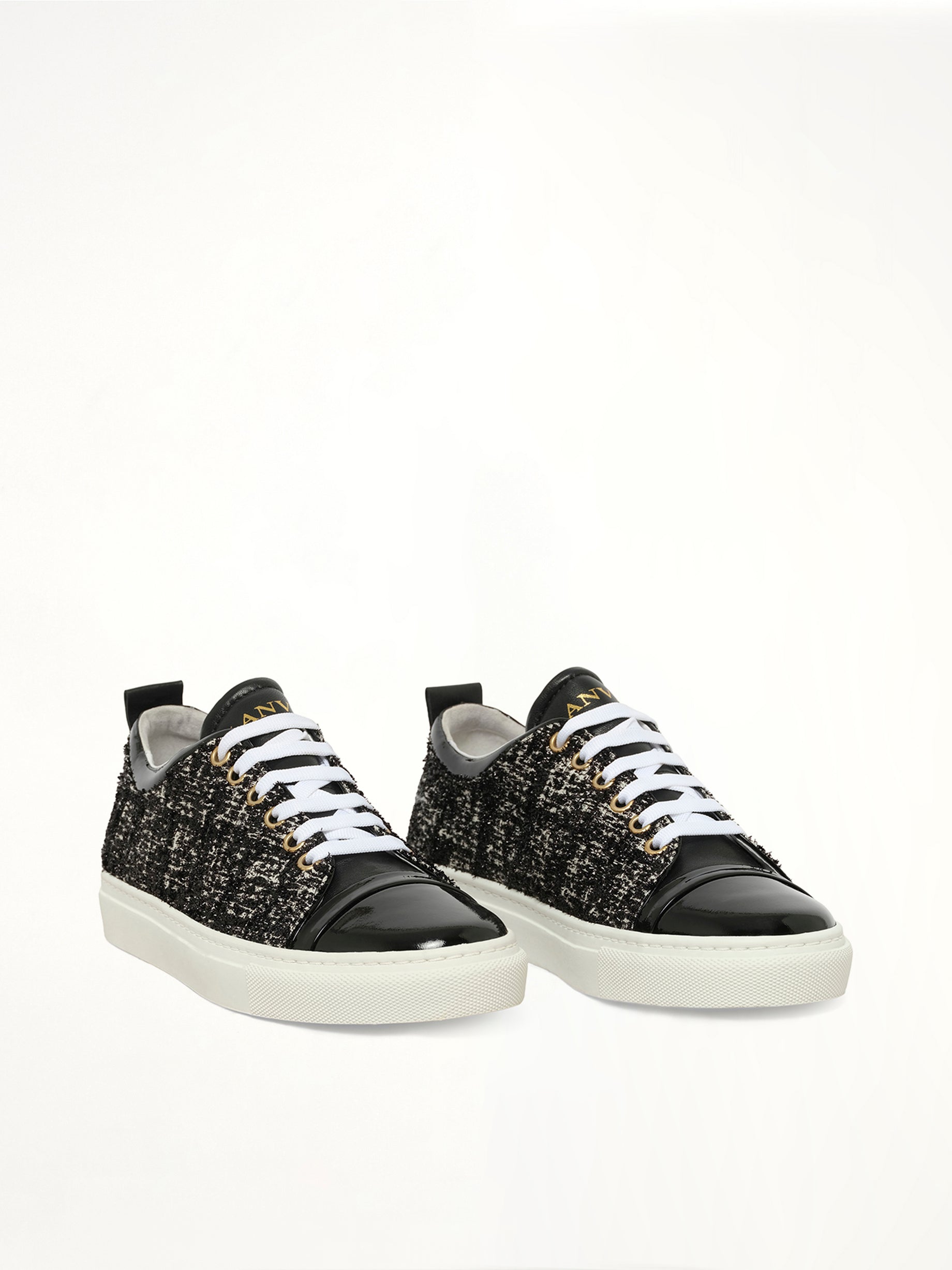 Low Sneaker in Black