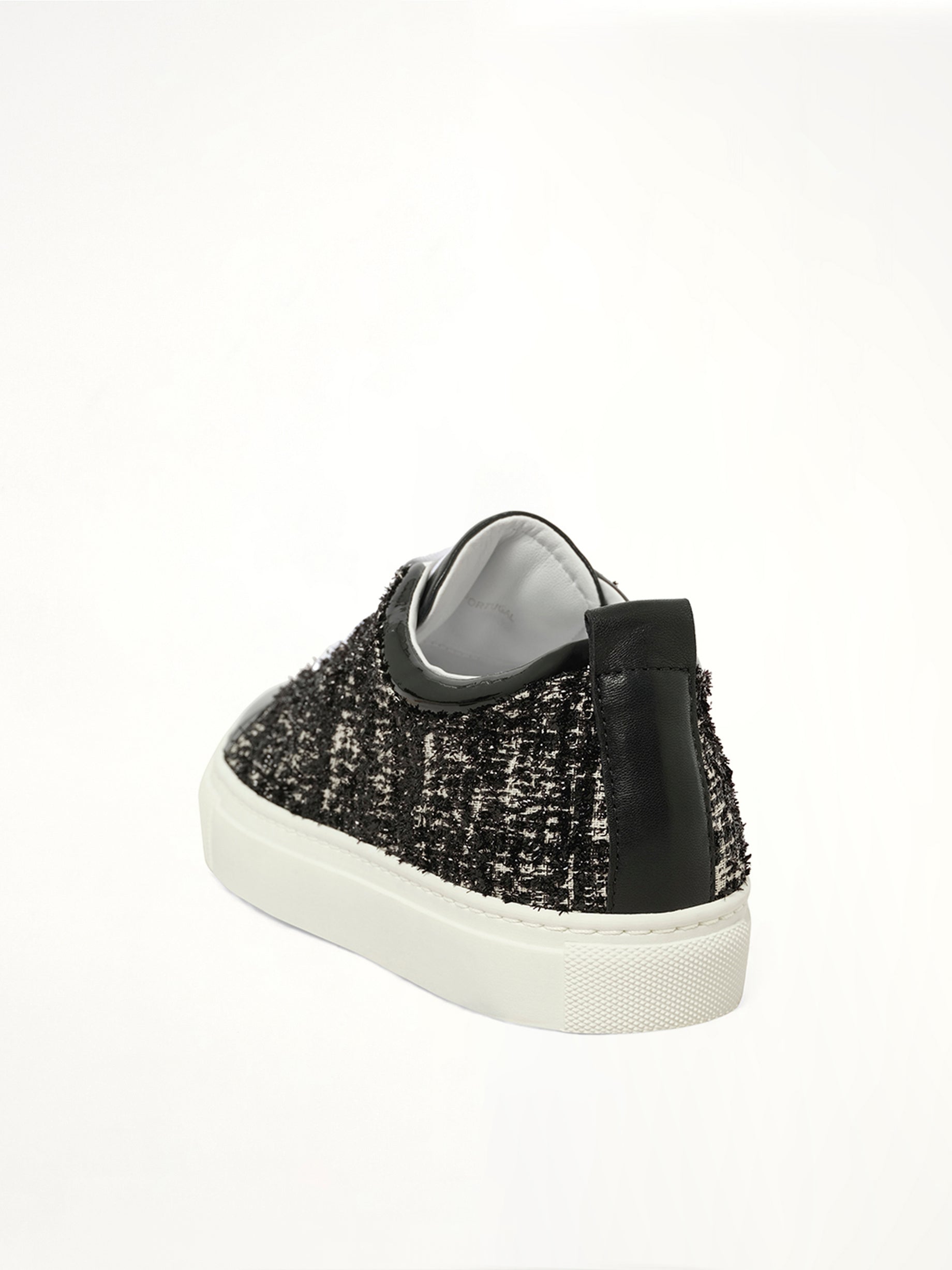 Low Sneaker in Black