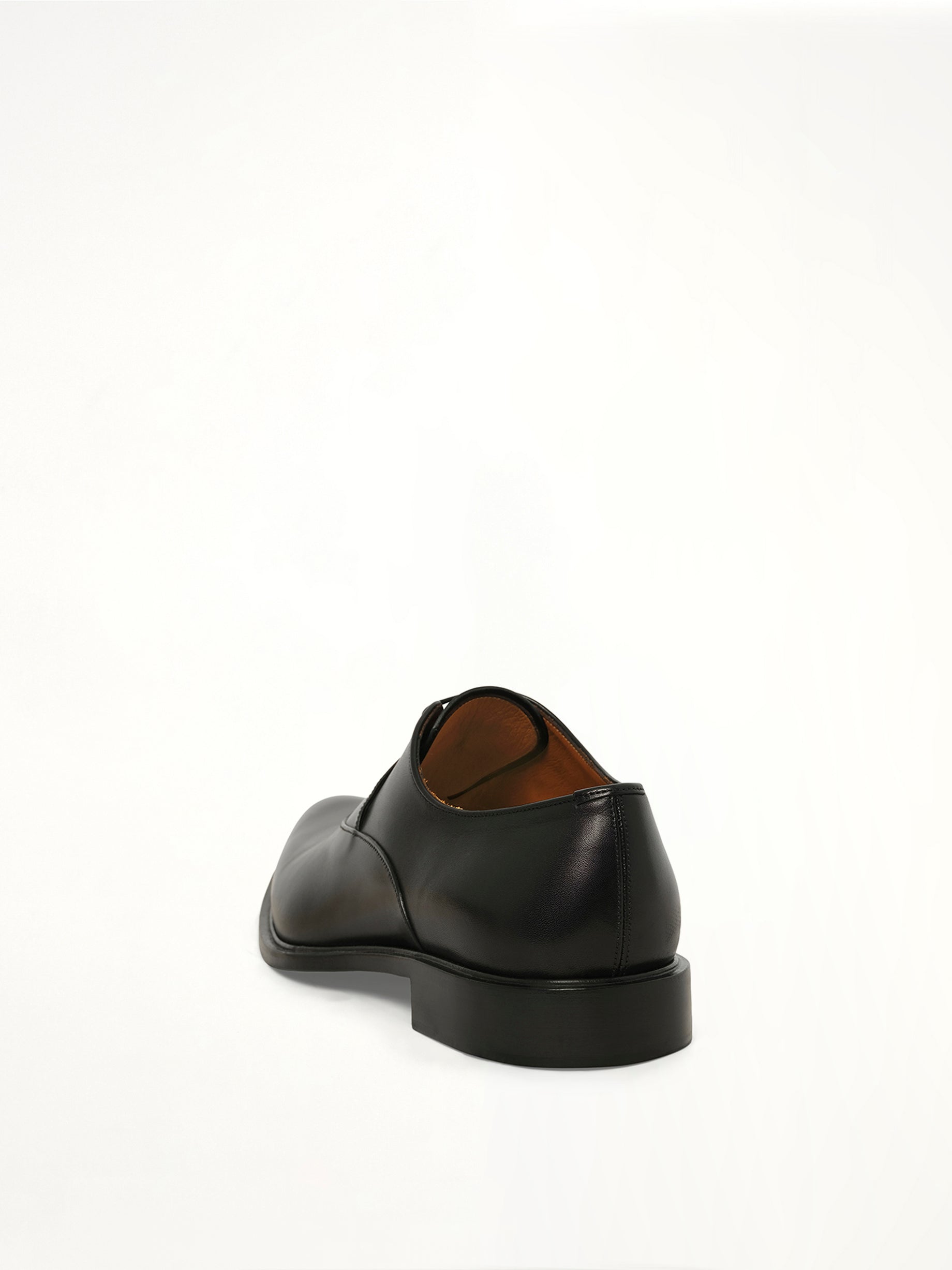 Iconic Leather Richeliu in Black