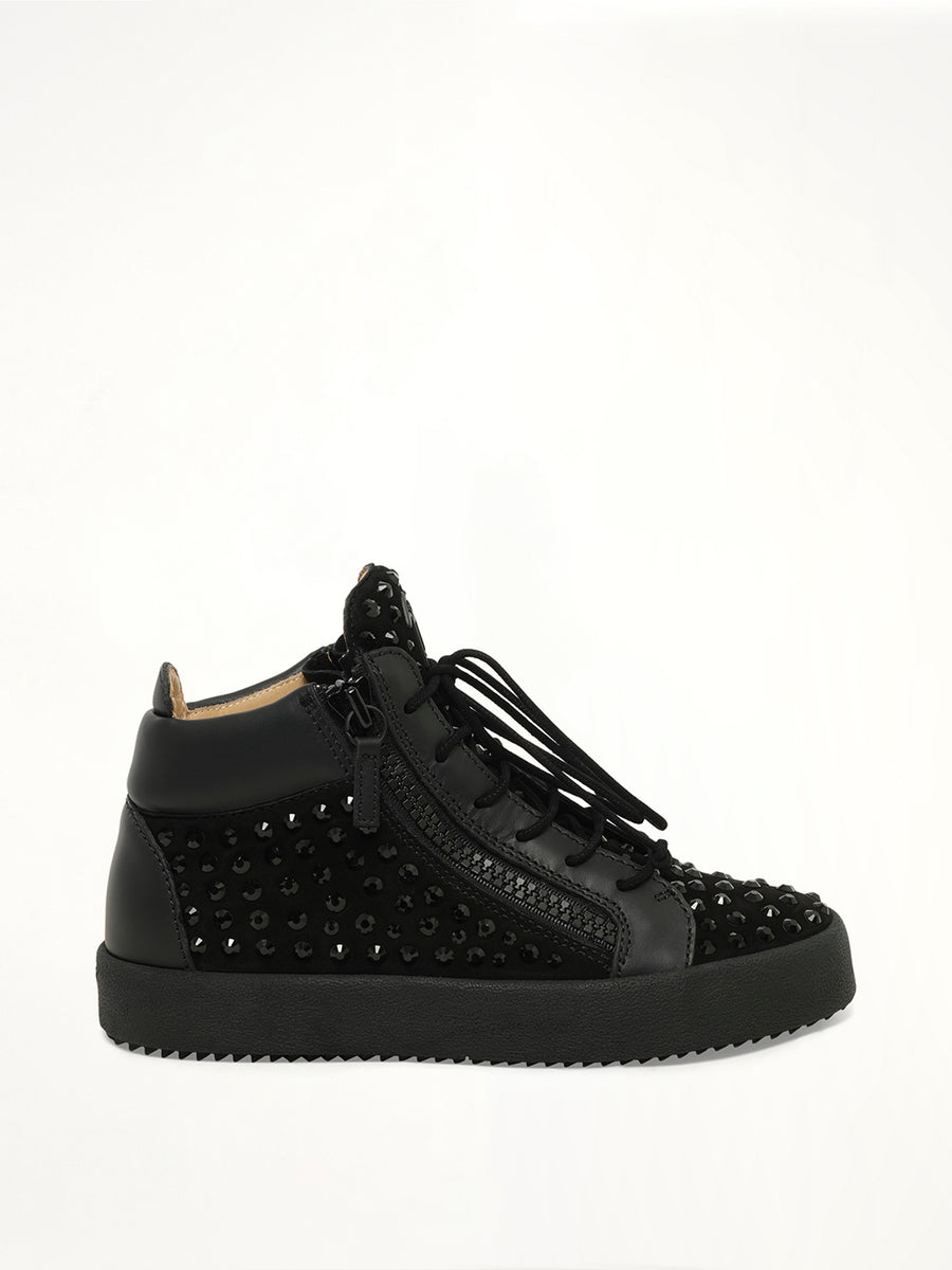 Camoscio in Nero in Black