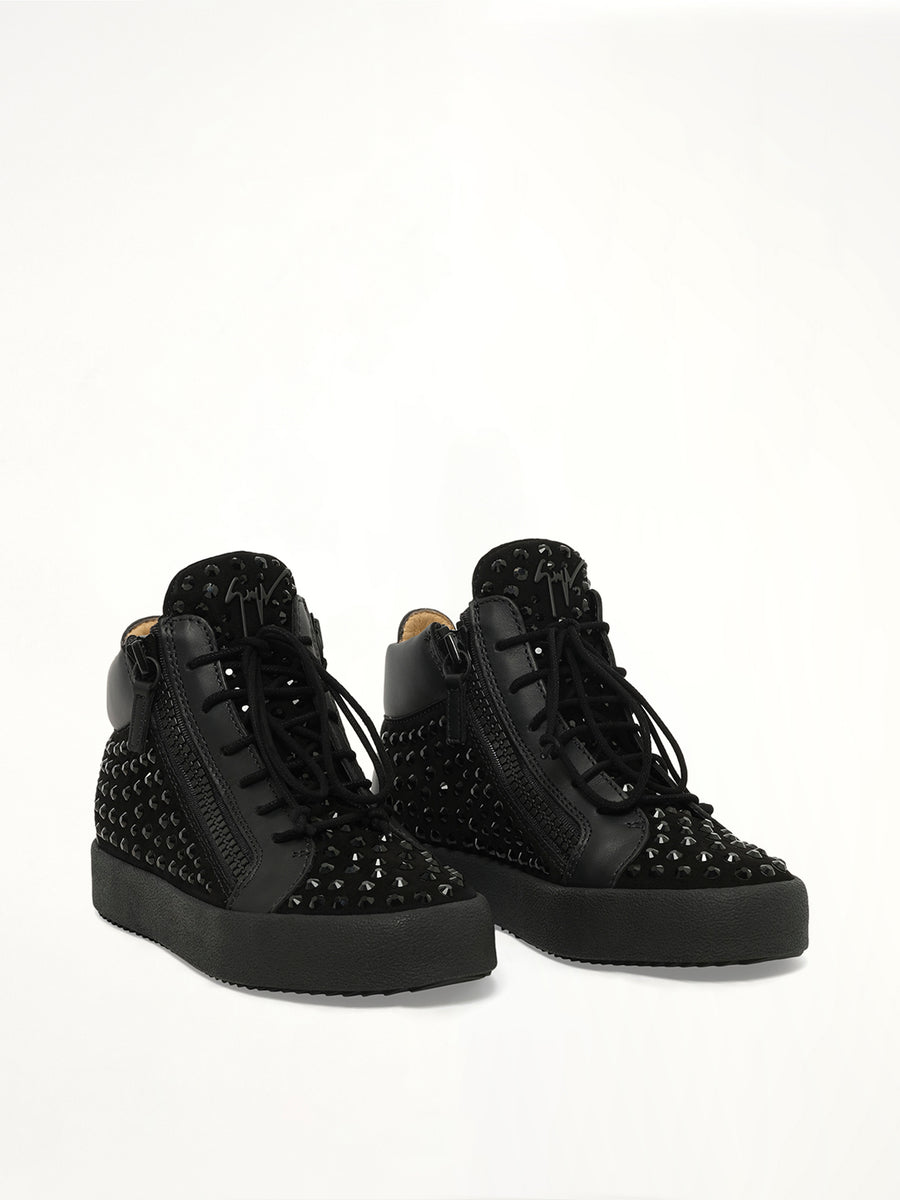 Camoscio in Nero in Black