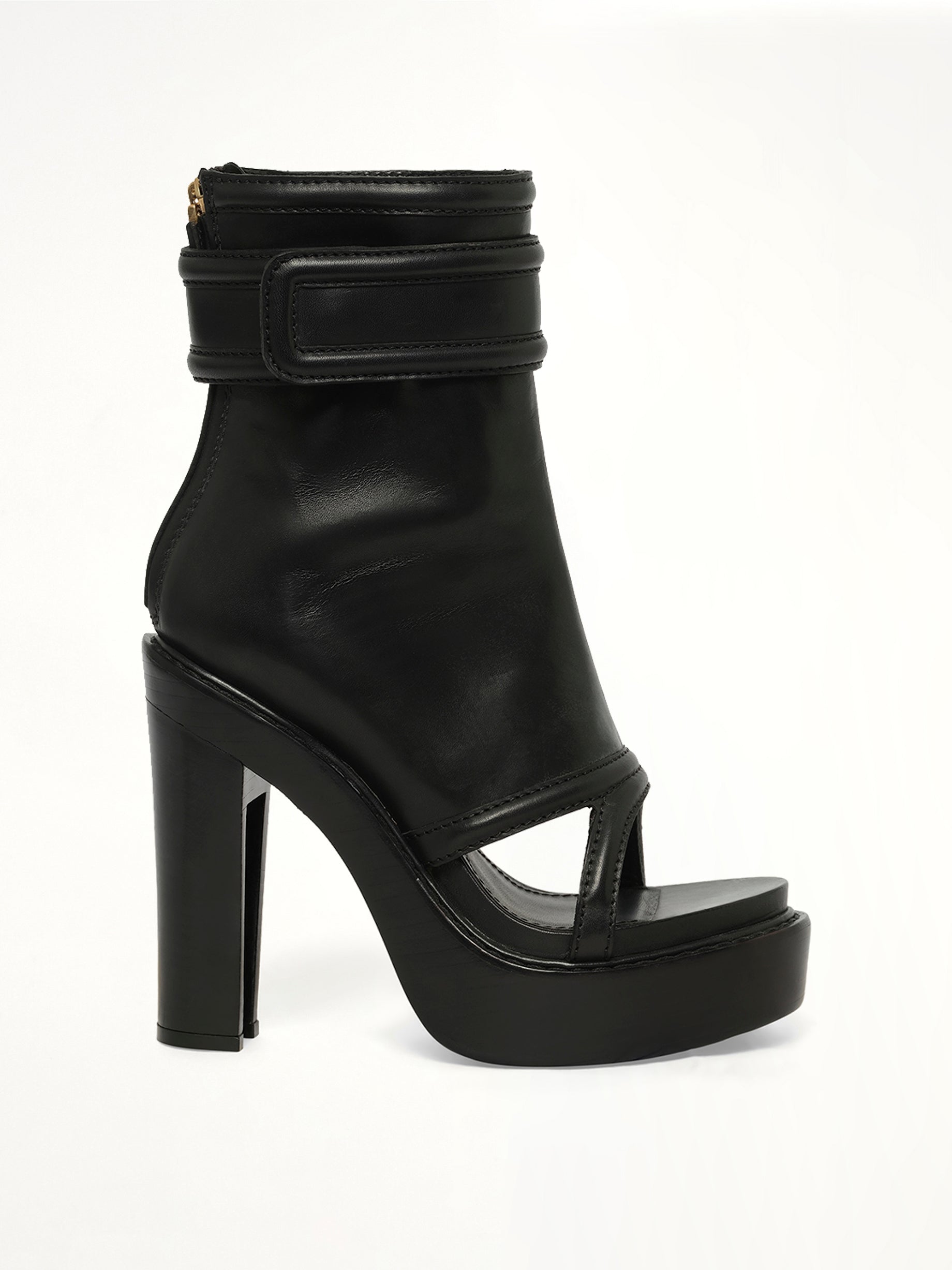 Leather Shoes in Black