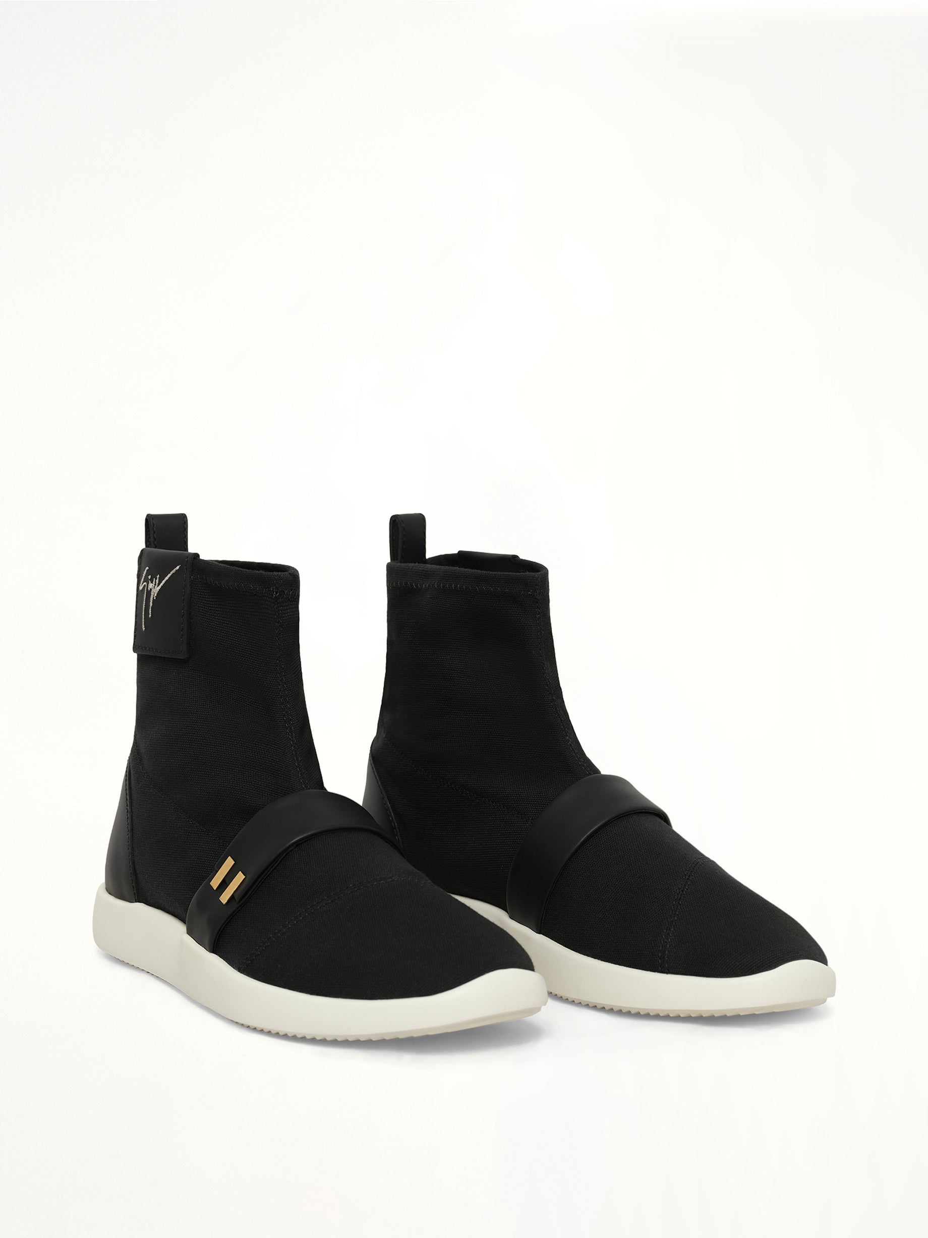Hunt Sneaker in Black