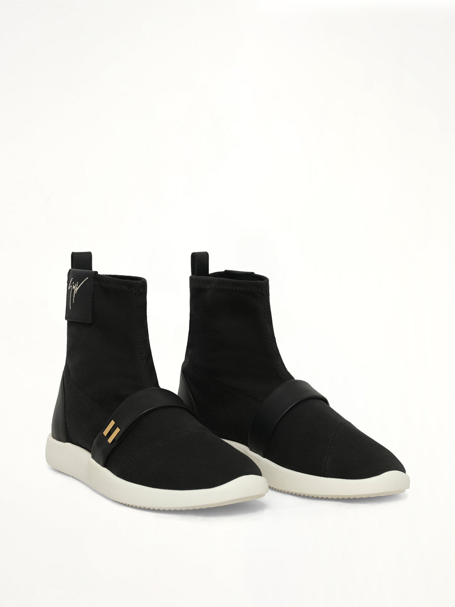 Hunt Sneaker in Black