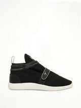 Isterica Str Sneaker in Black