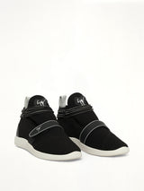 Isterica Str Sneaker in Black