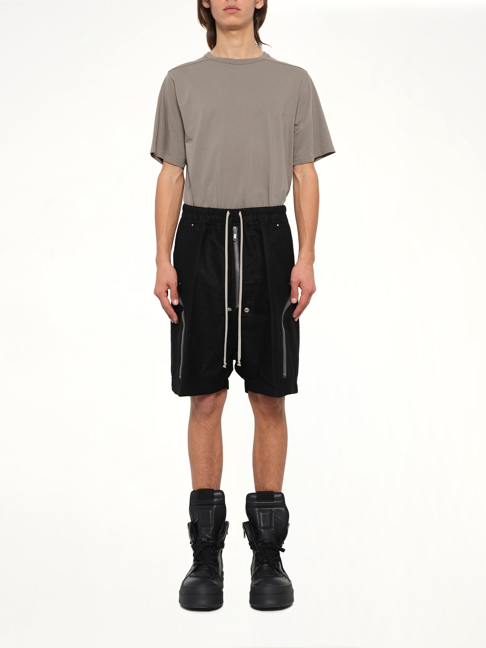 Moleskin Heizer Shorts in Black