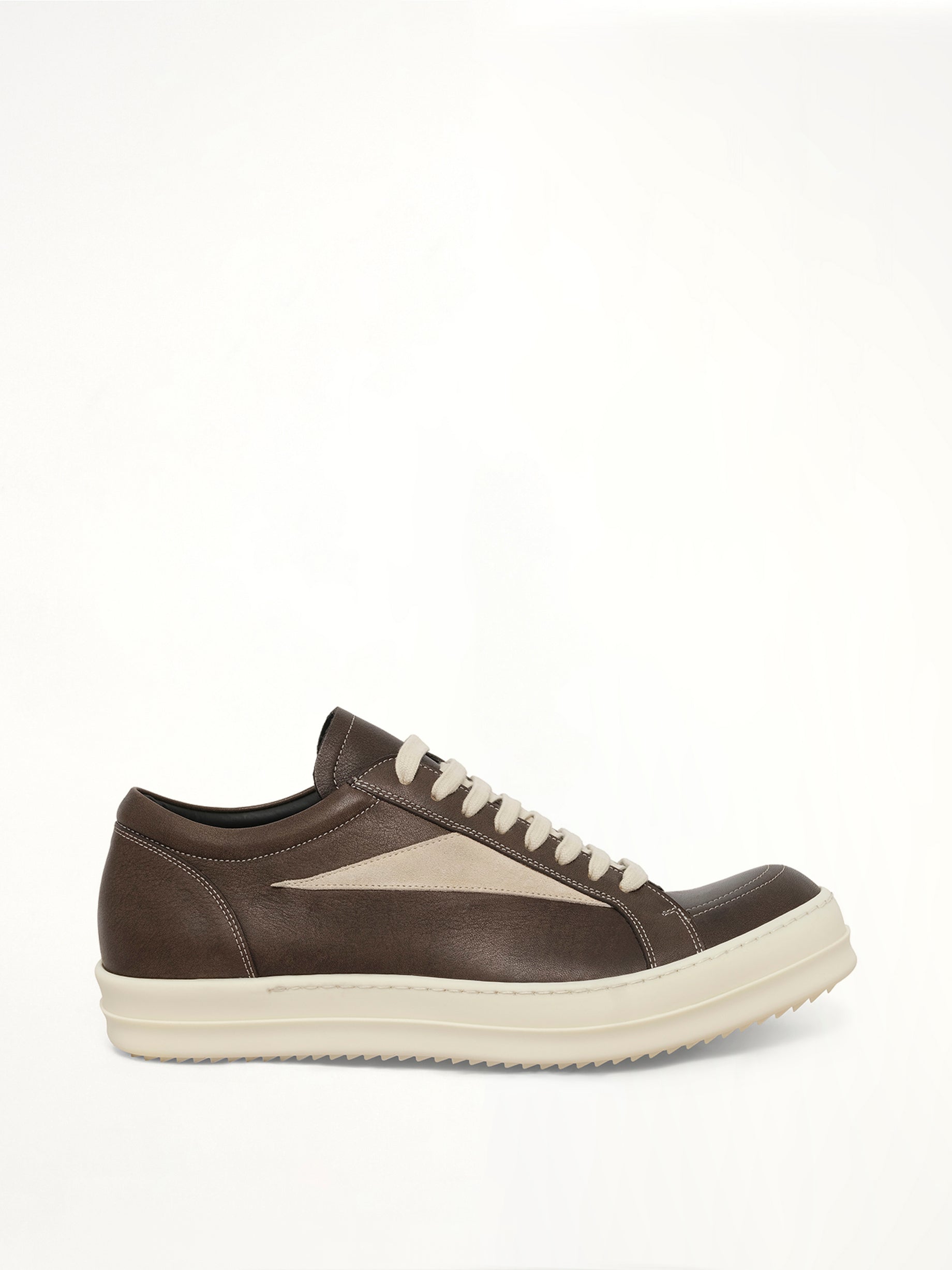 Vintage Sneaker in Washed Black