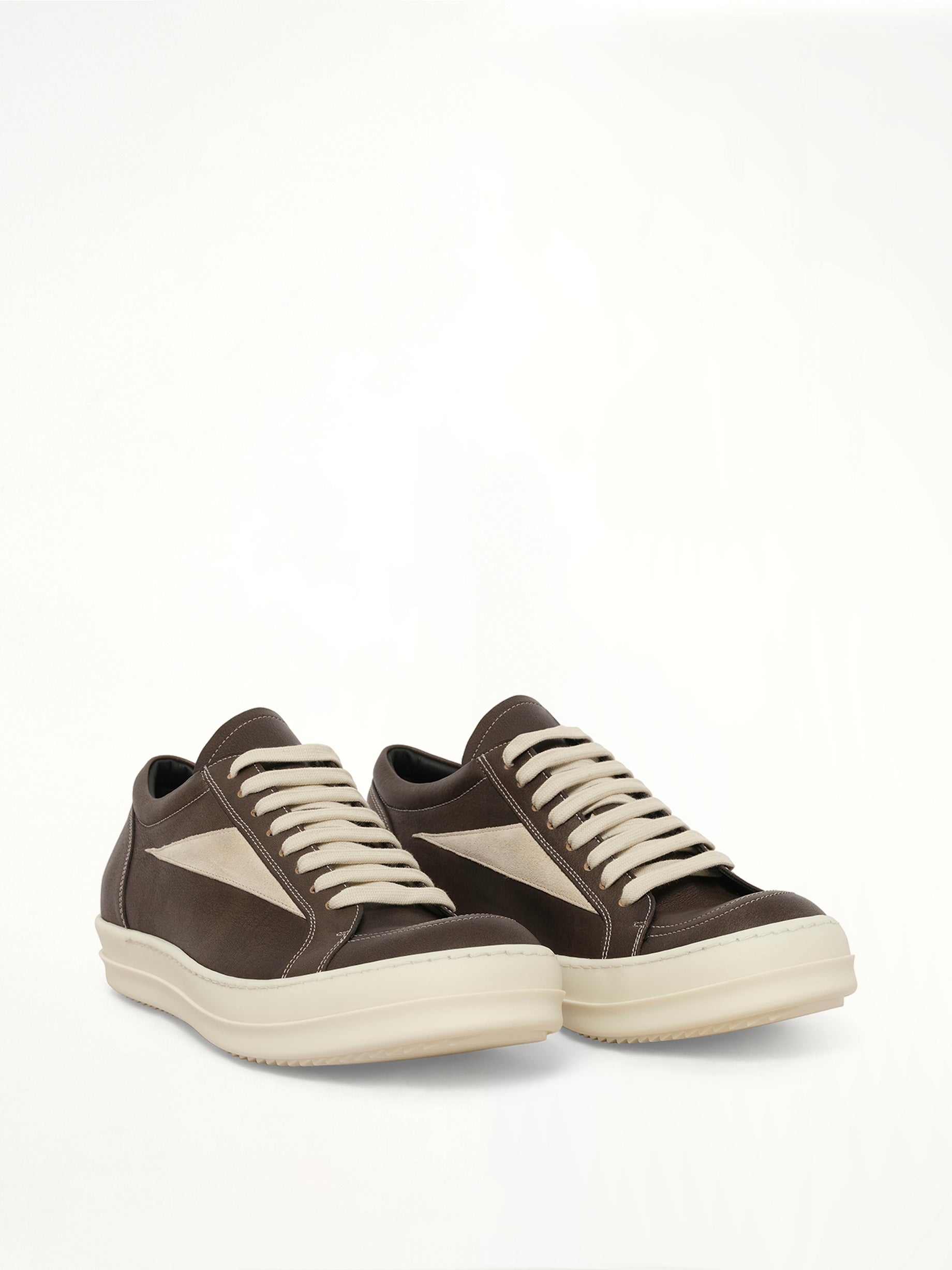Vintage Sneaker in Washed Black