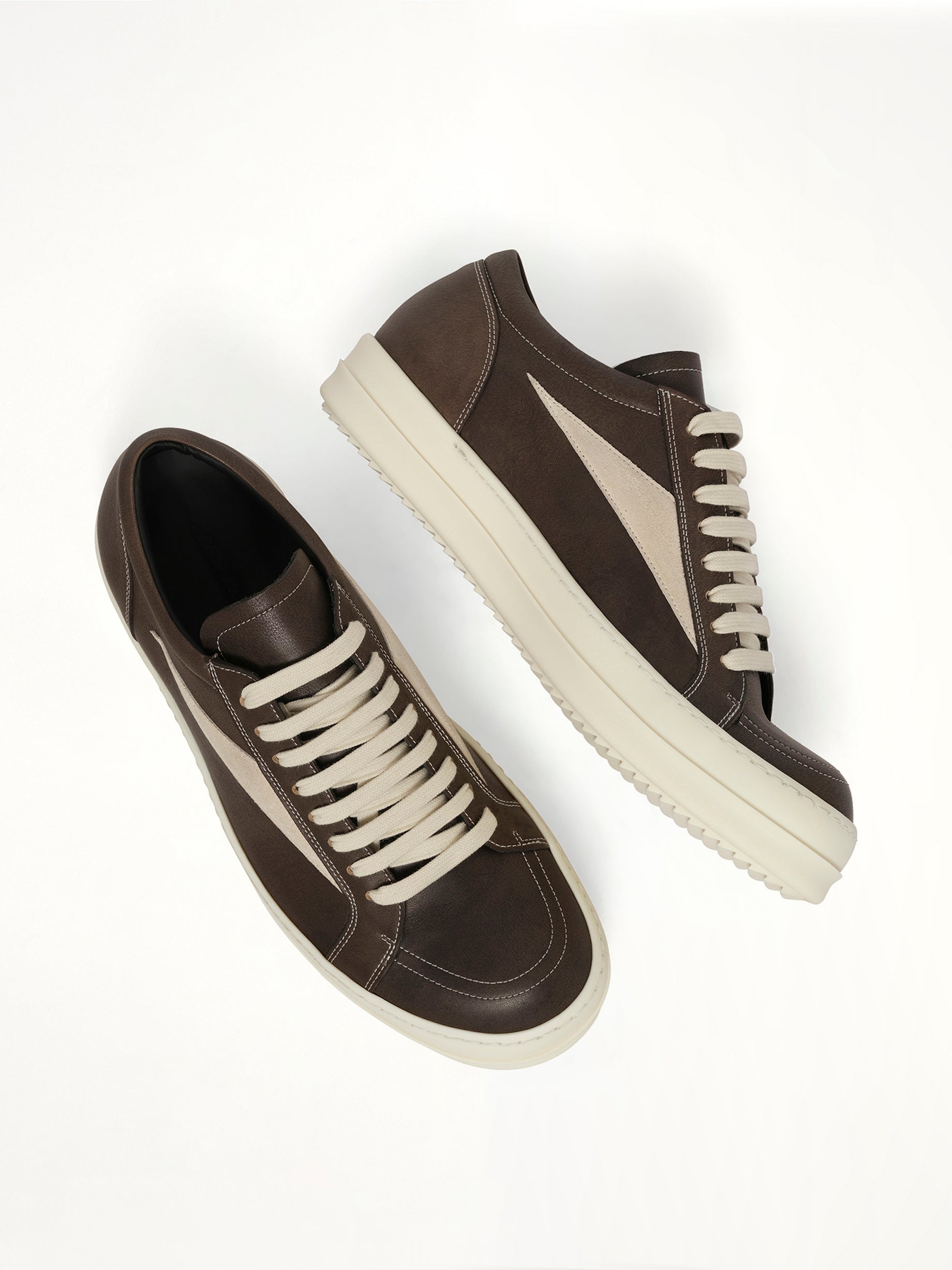 Vintage Sneaker in Washed Black