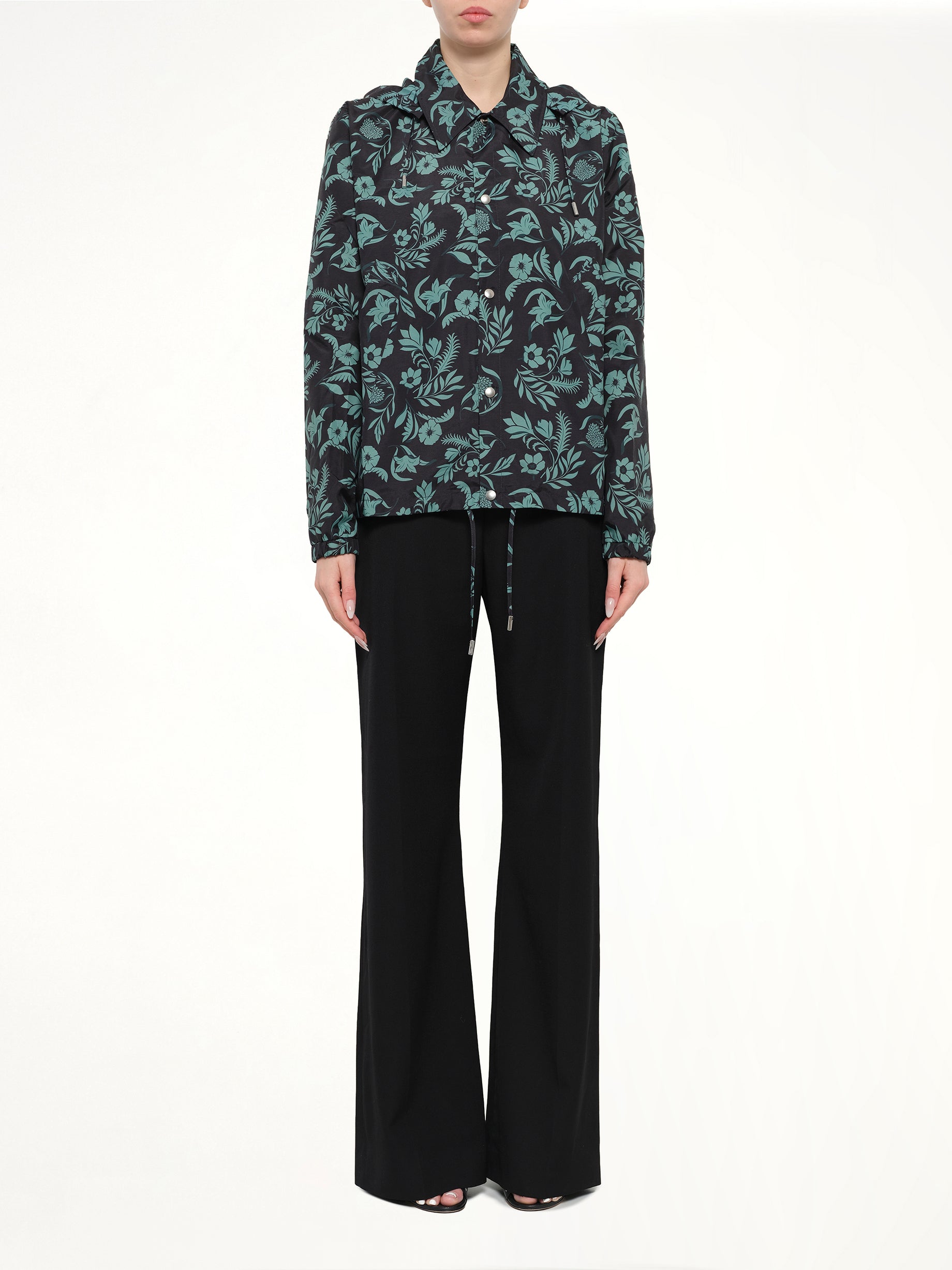 Vent Outerwear in Black