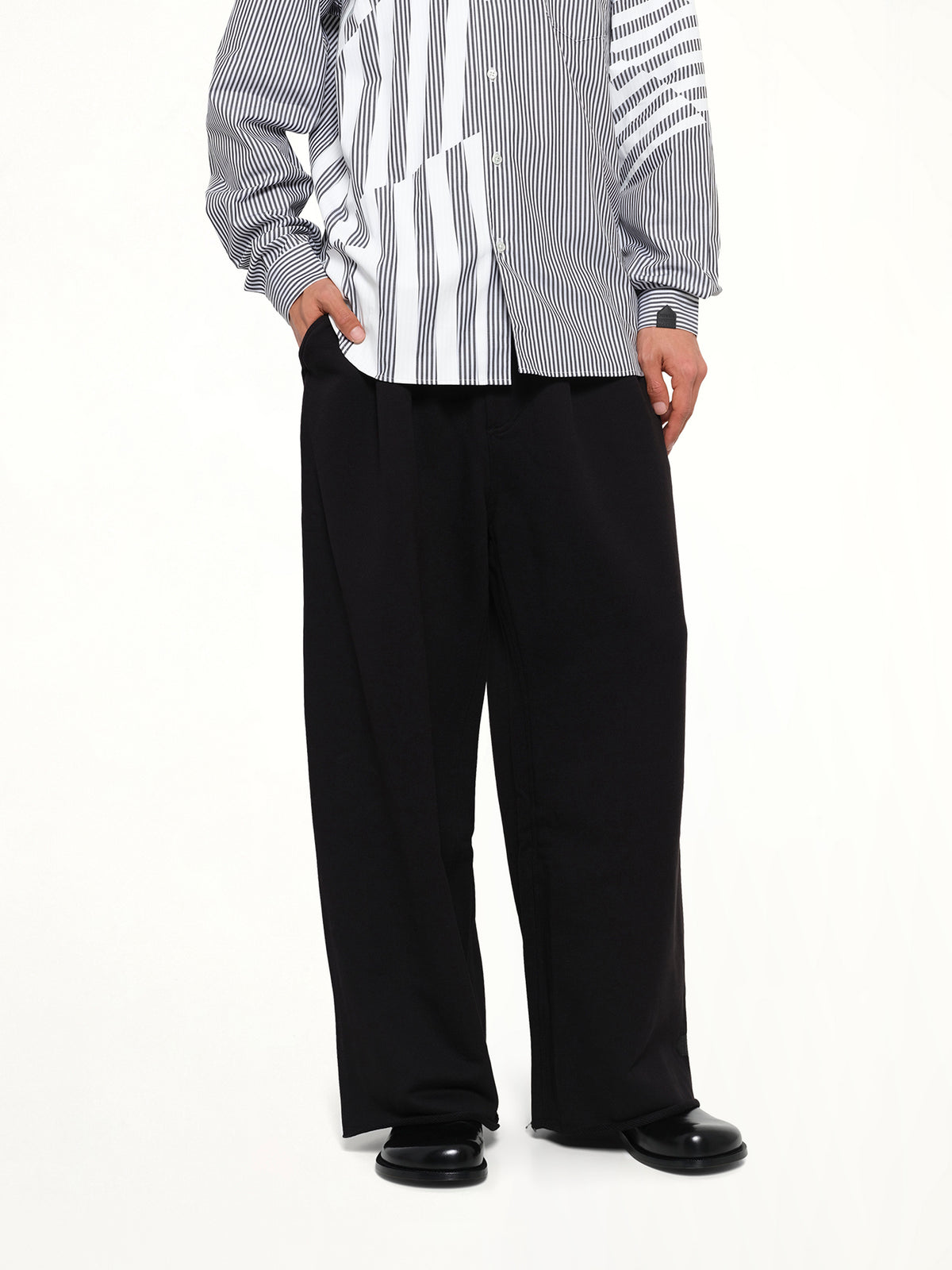 Pleated Pants Back Pile Knit in Black