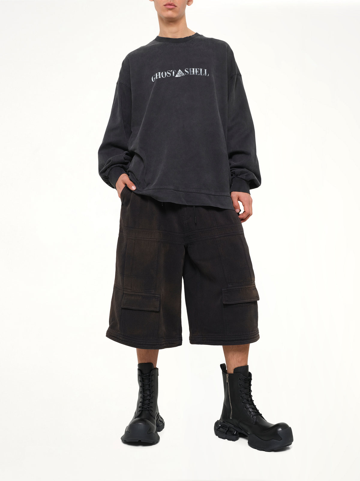 Rustic Denim Double‑Pocket Shorts in Black