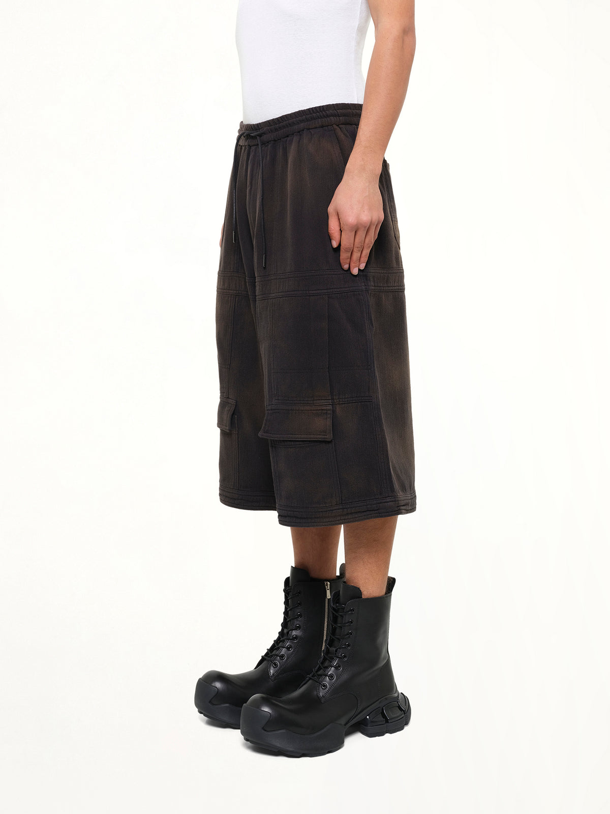 Rustic Denim Double‑Pocket Shorts in Black