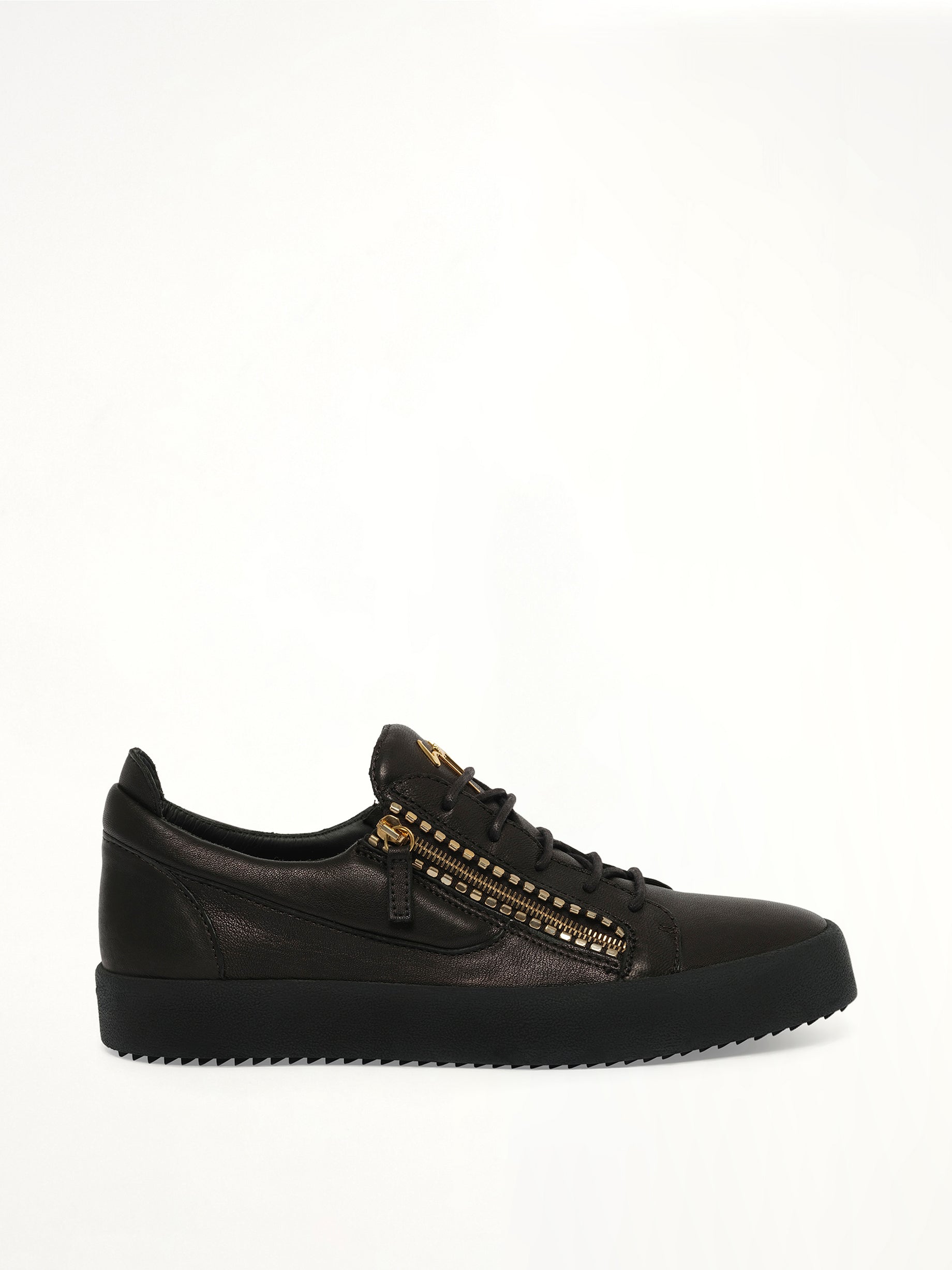 Columbria Nero Sneaker in 3