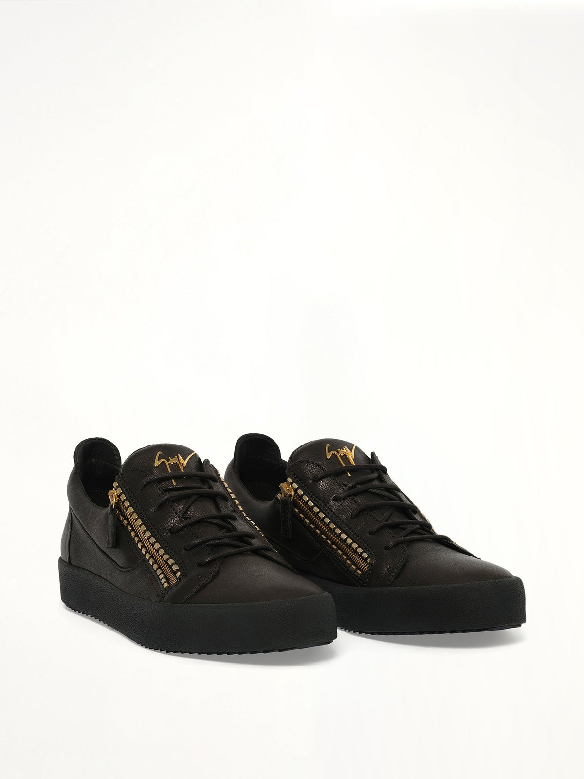 Columbria Nero Sneaker in 3