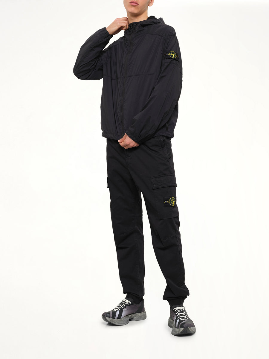 Q100020 Ultra Light Nylon Stretch Jacket in Black